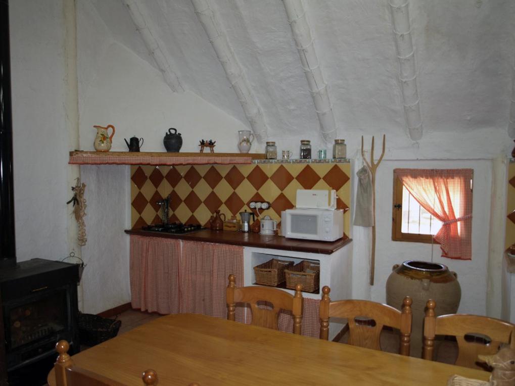 Two-Bedroom House - Photo 6