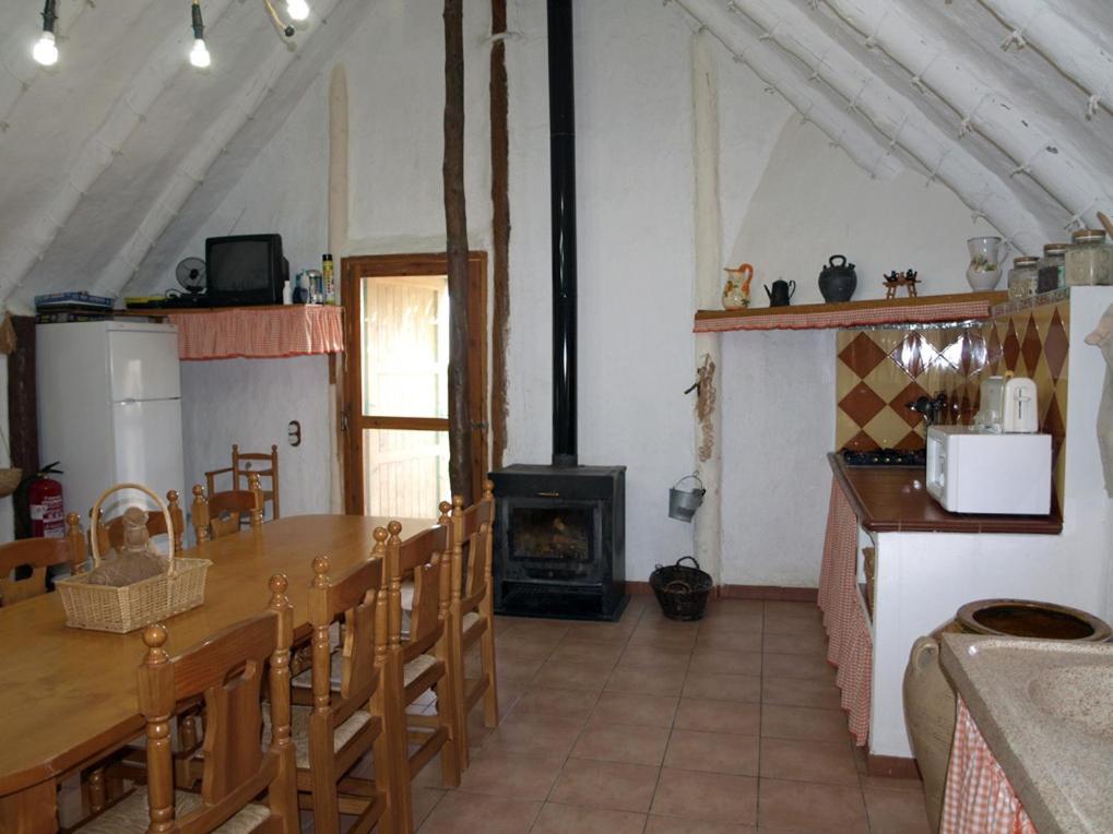 Two-Bedroom House - Photo 4