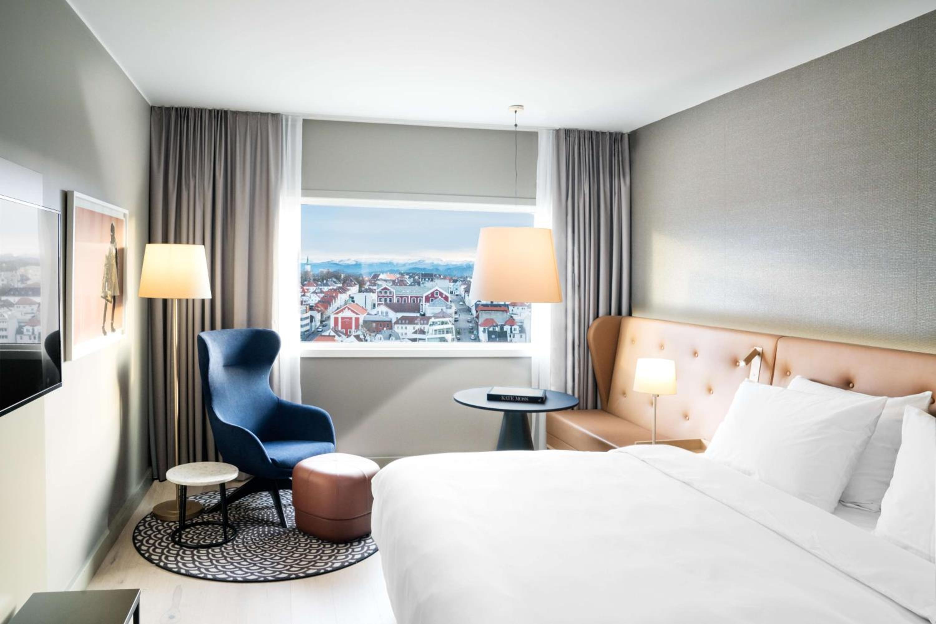 Premium Room with Panoramic City View - Photo 8