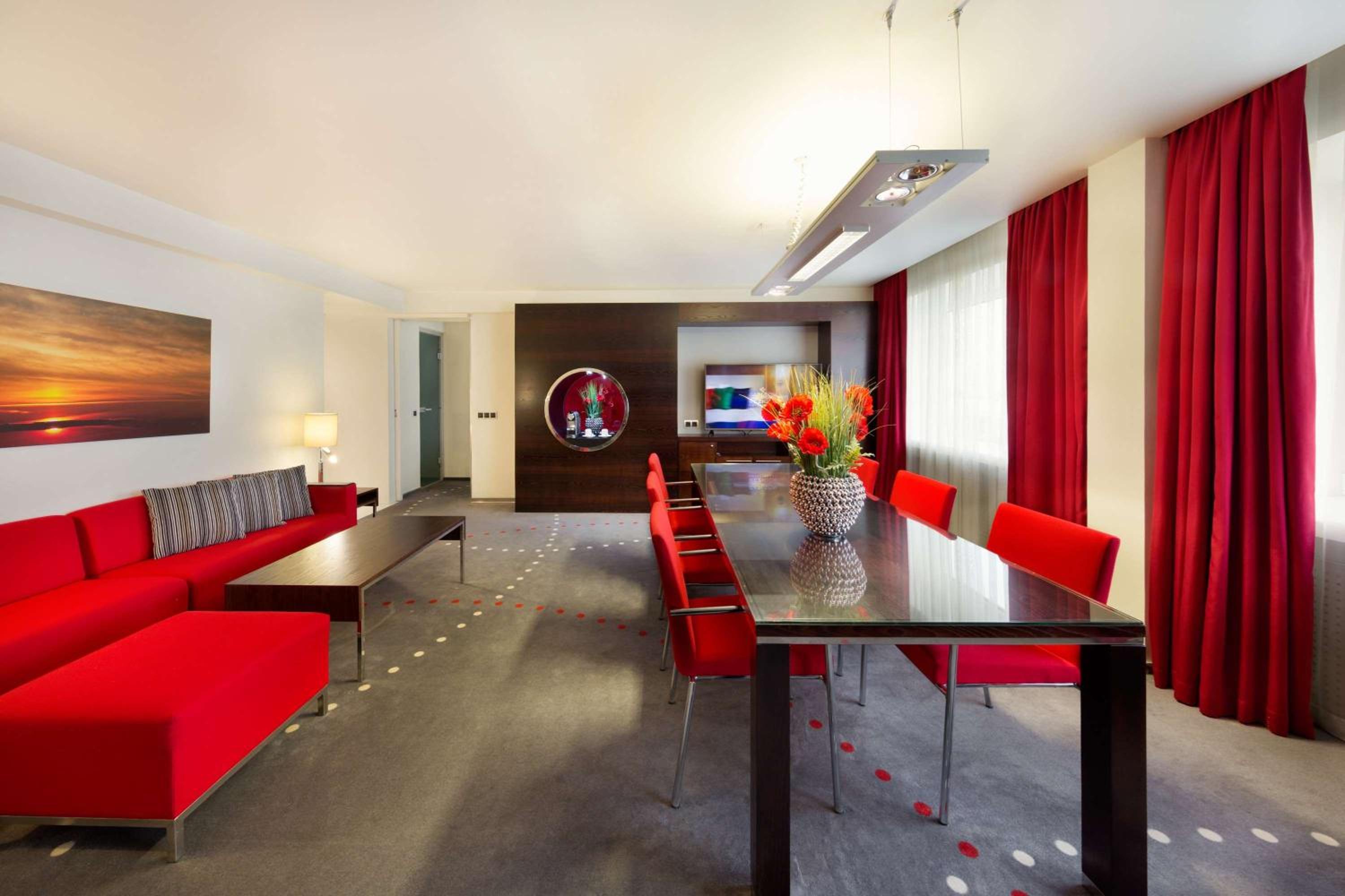 Suite - Photo 4