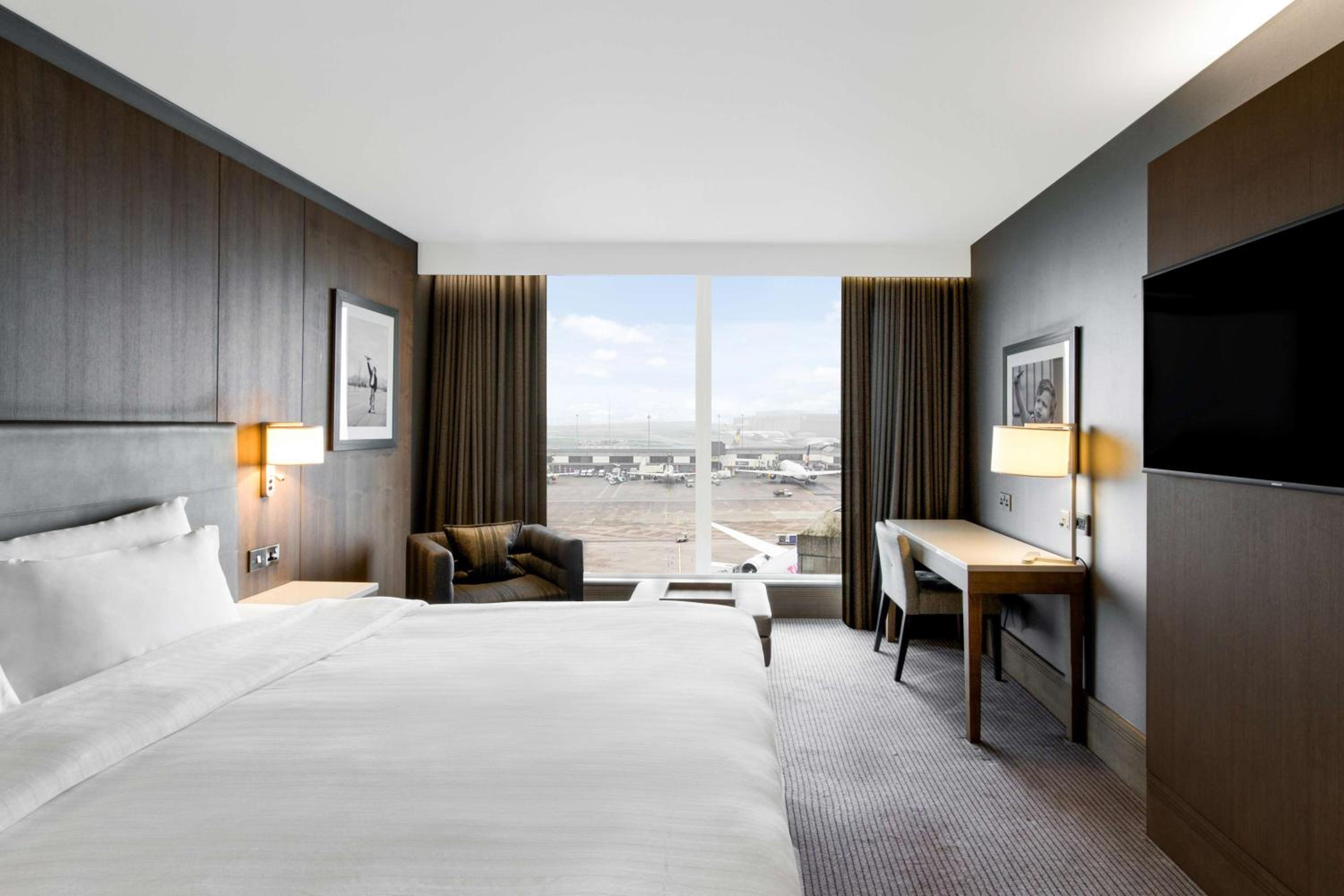 Premium Room with Runway View - Photo 13