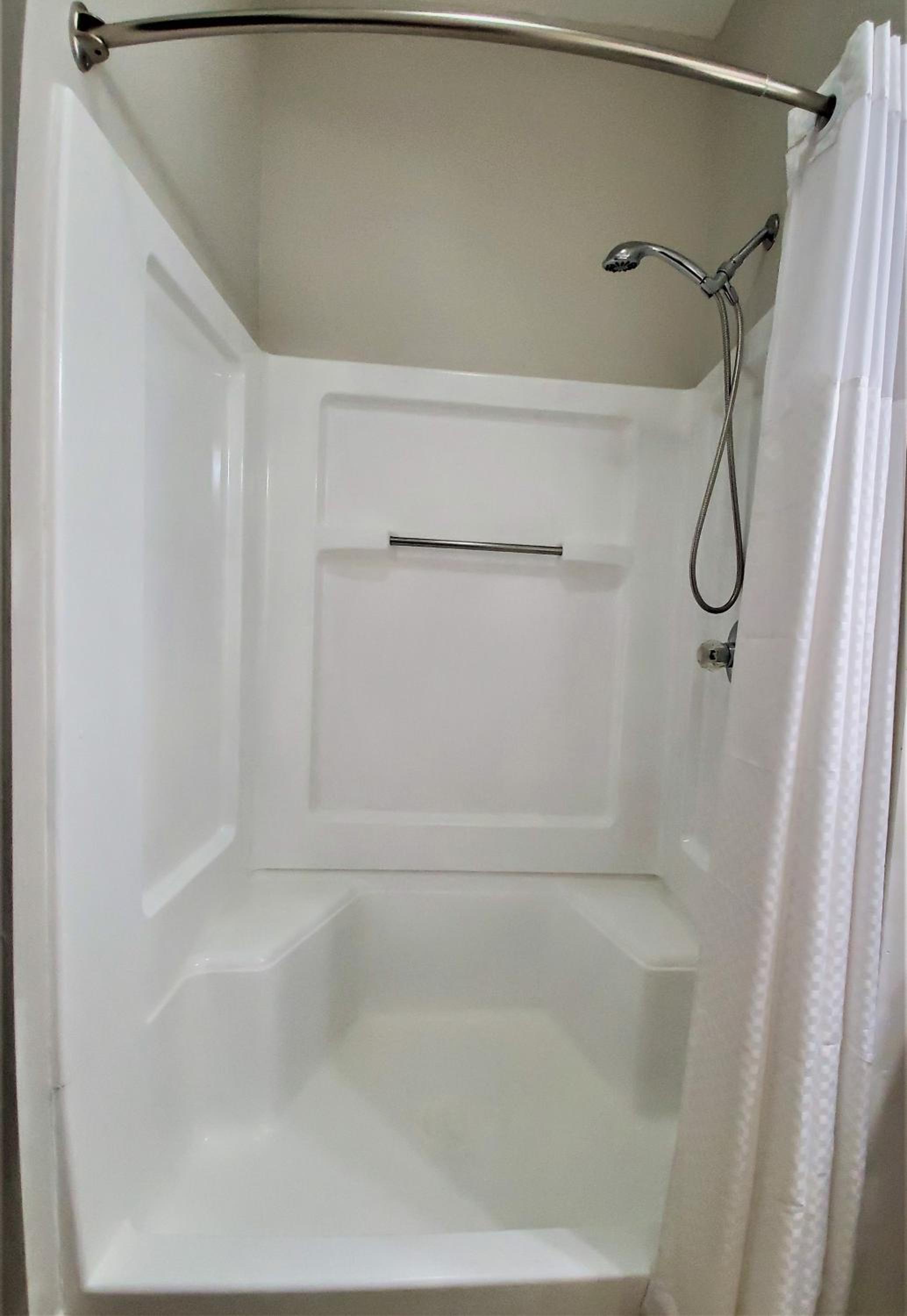 Deluxe King Room - Non-Smoking - Photo 6