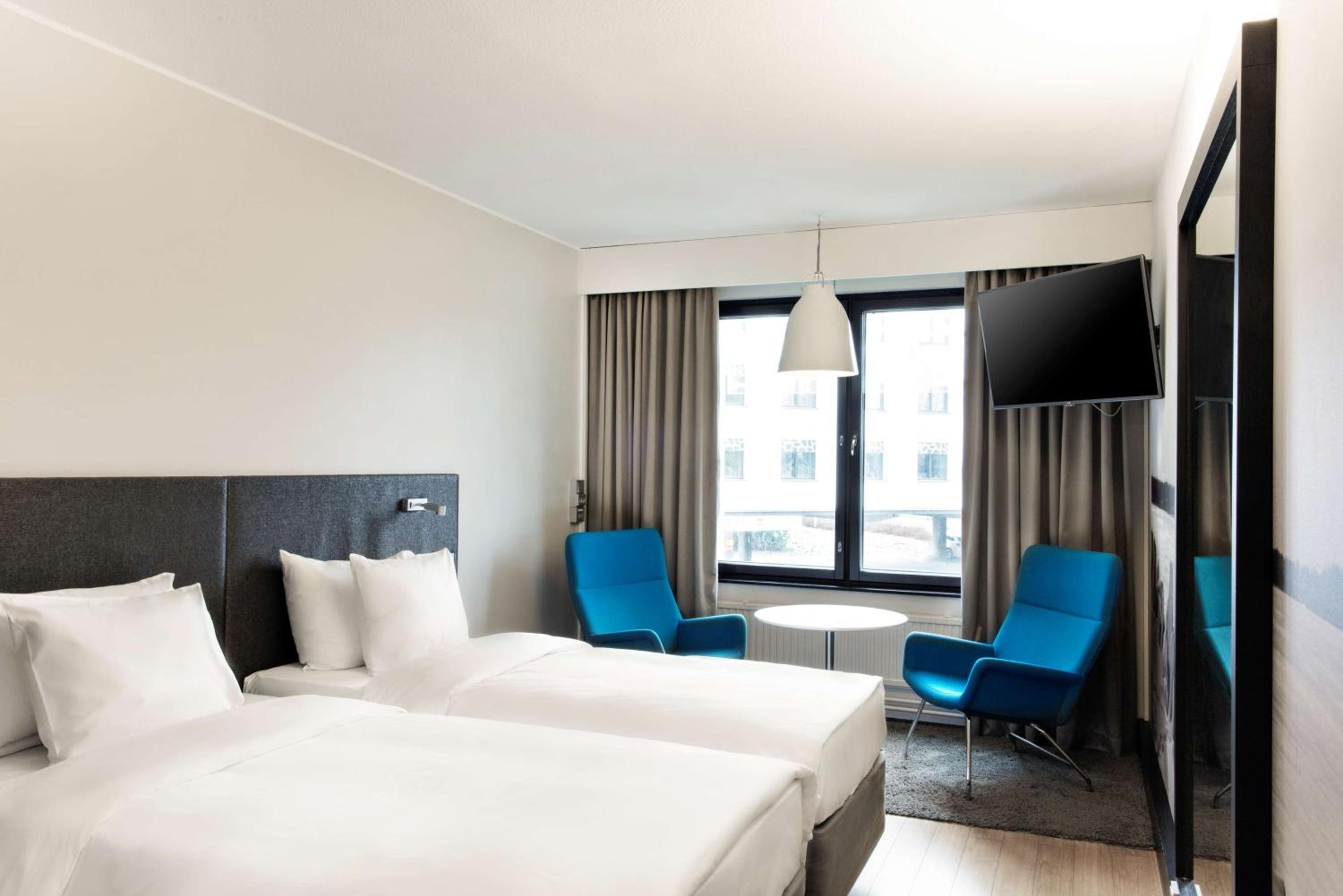 Standard Twin Room - Photo 3