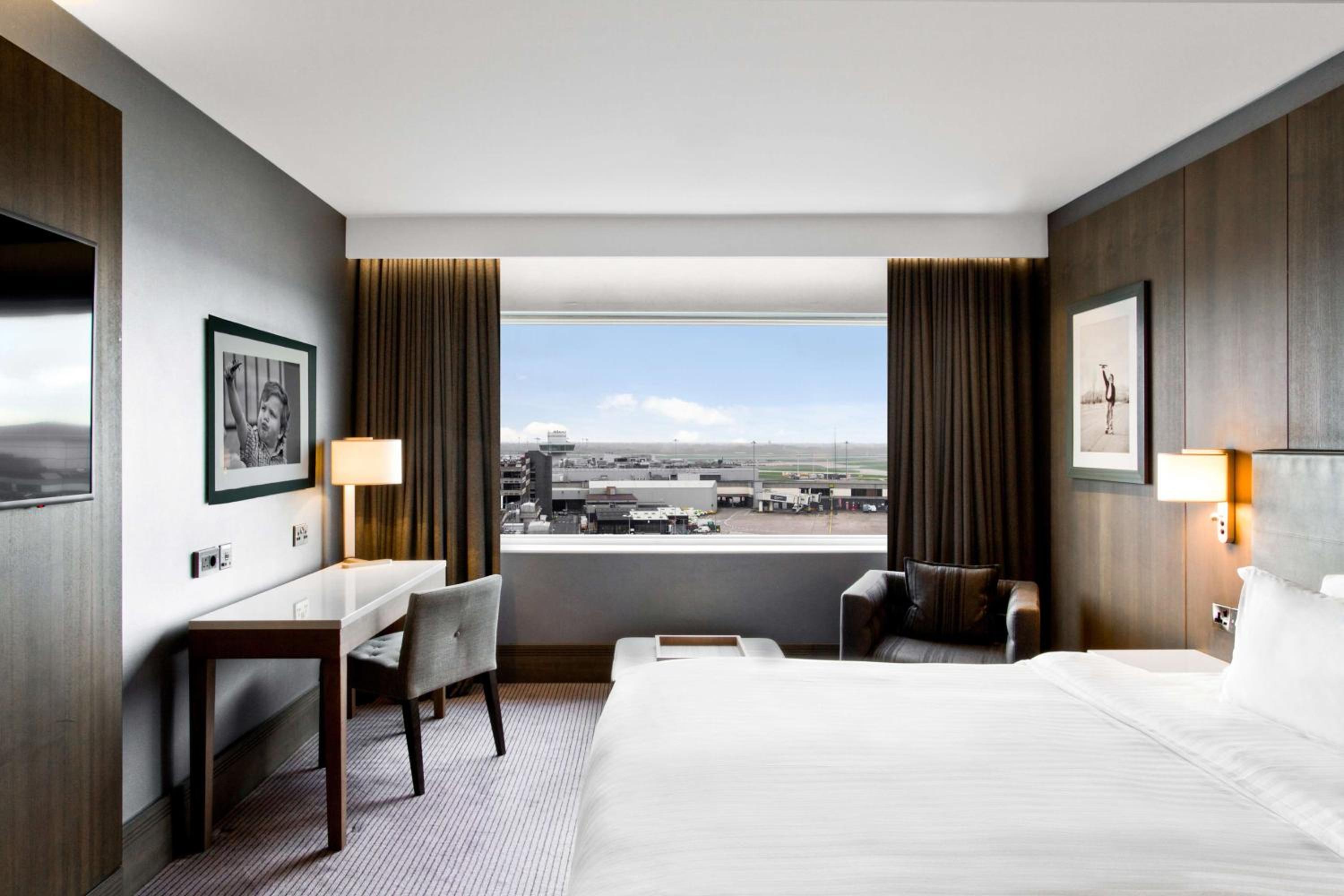 Premium Room with Runway View - Photo 6