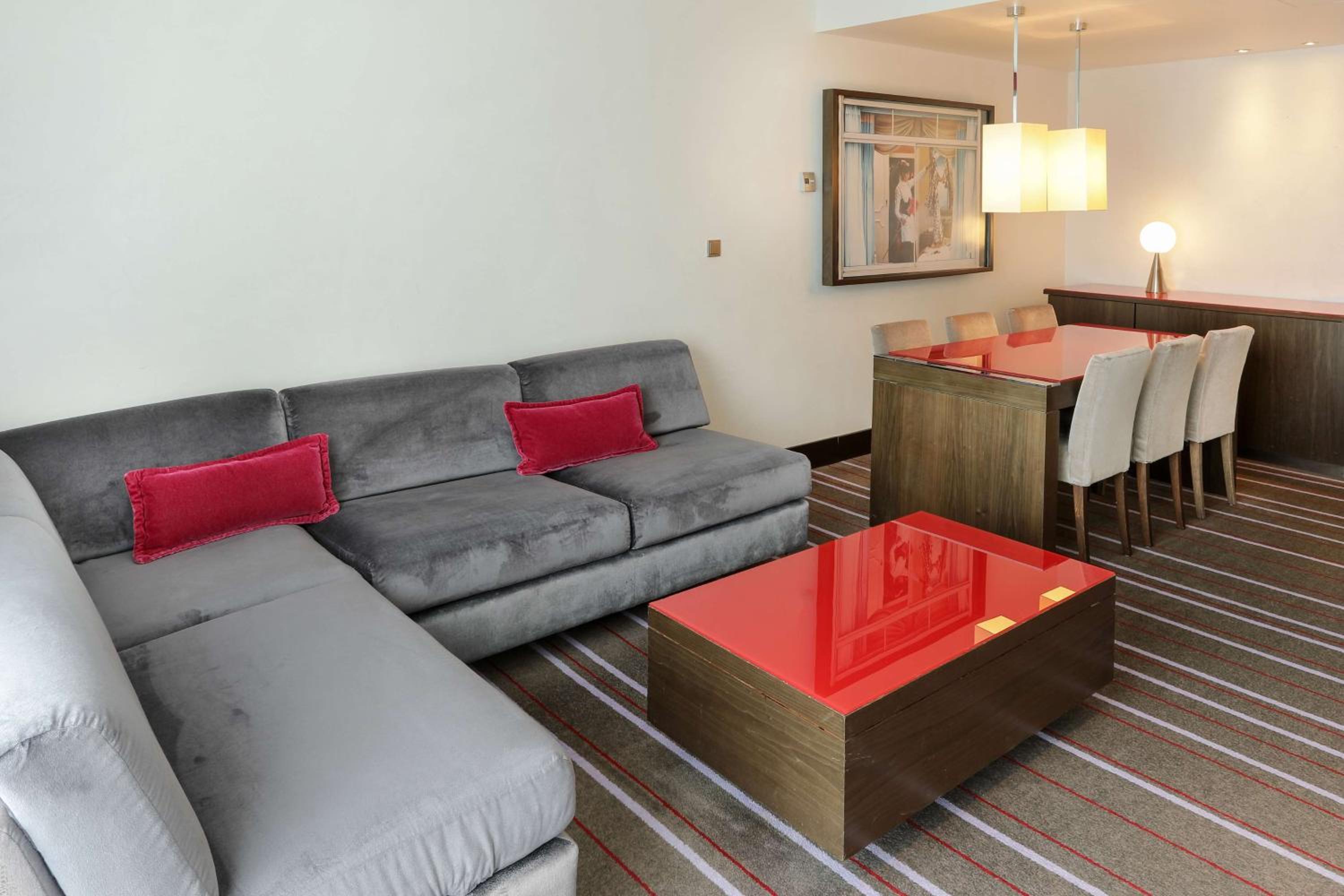Suite - Photo 2