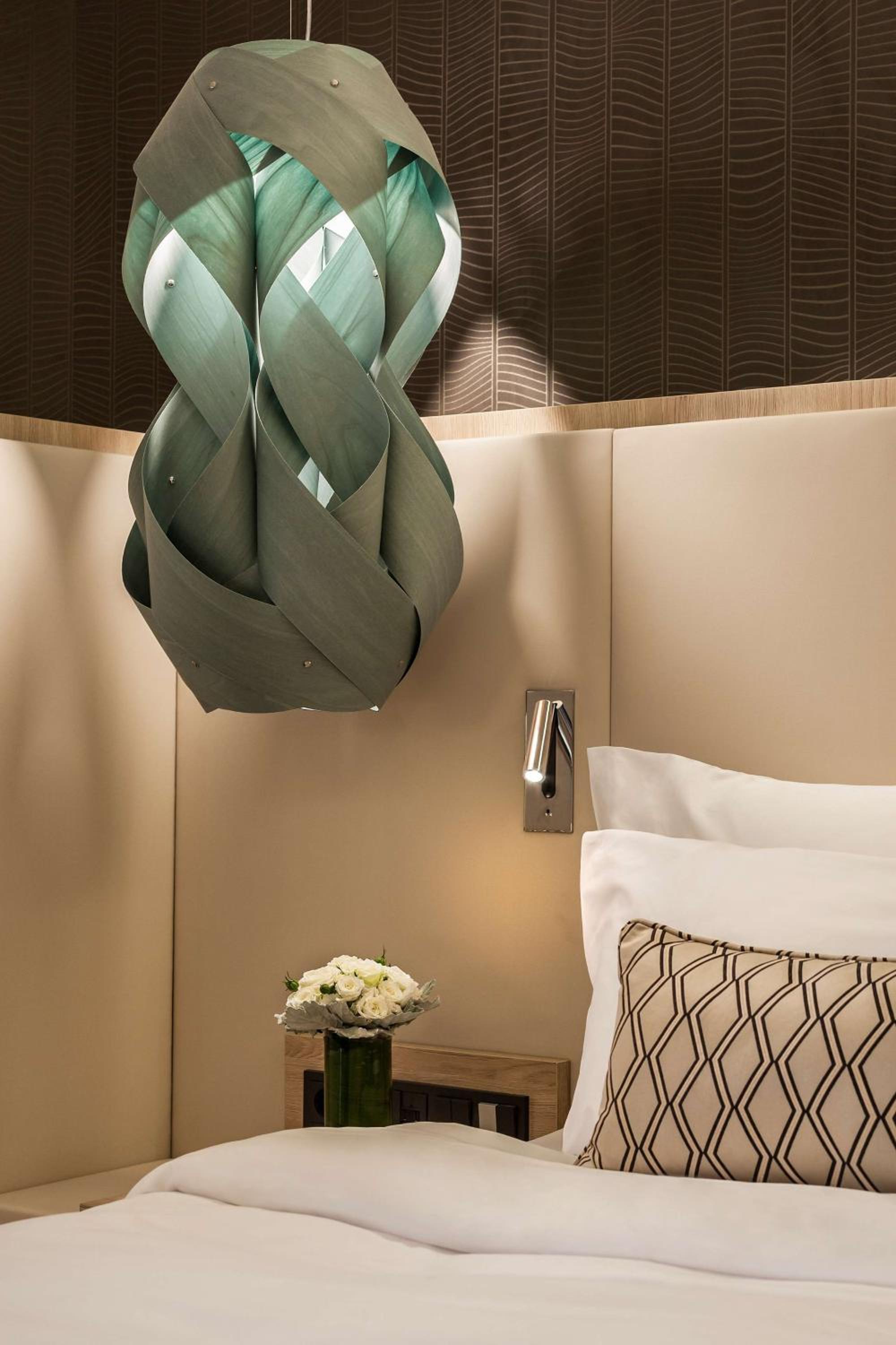 Suite - Photo 1