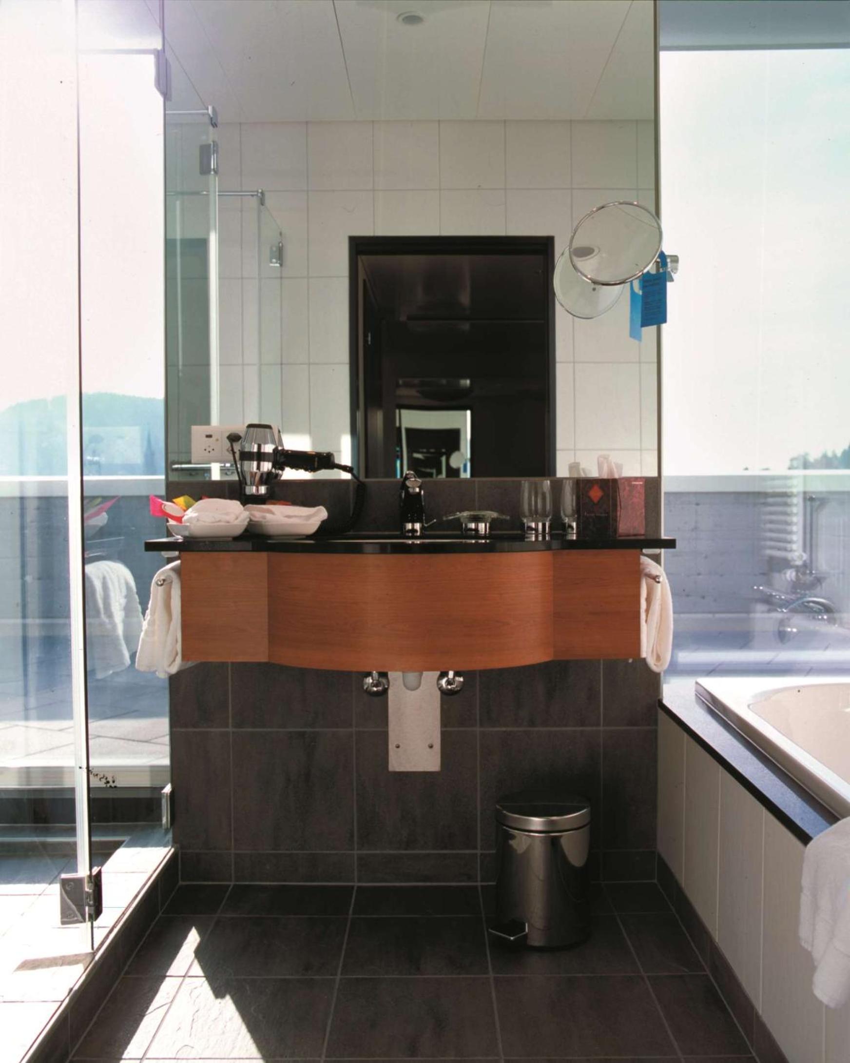 Suite with Terrace and City View - Photo 4