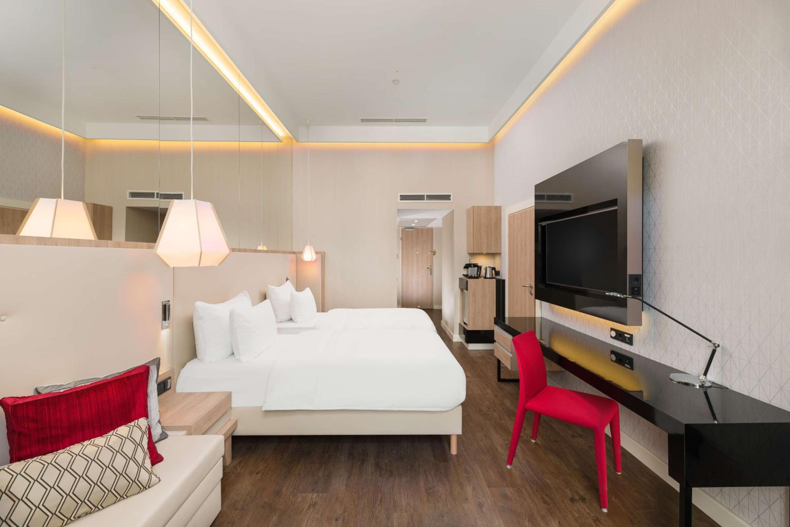 Premium Room with City View - Photo 8