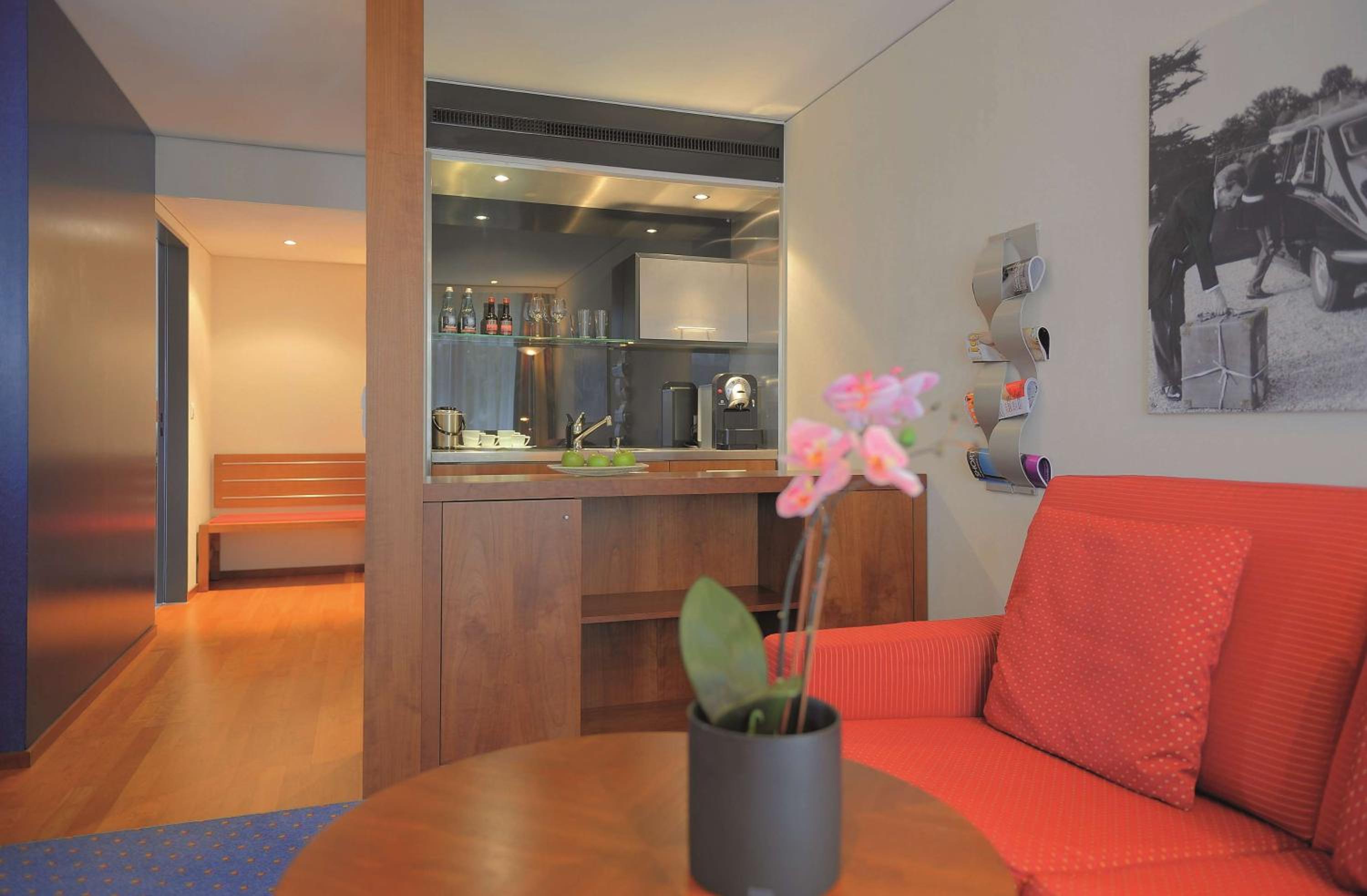 Junior Suite with Balcony - Photo 12