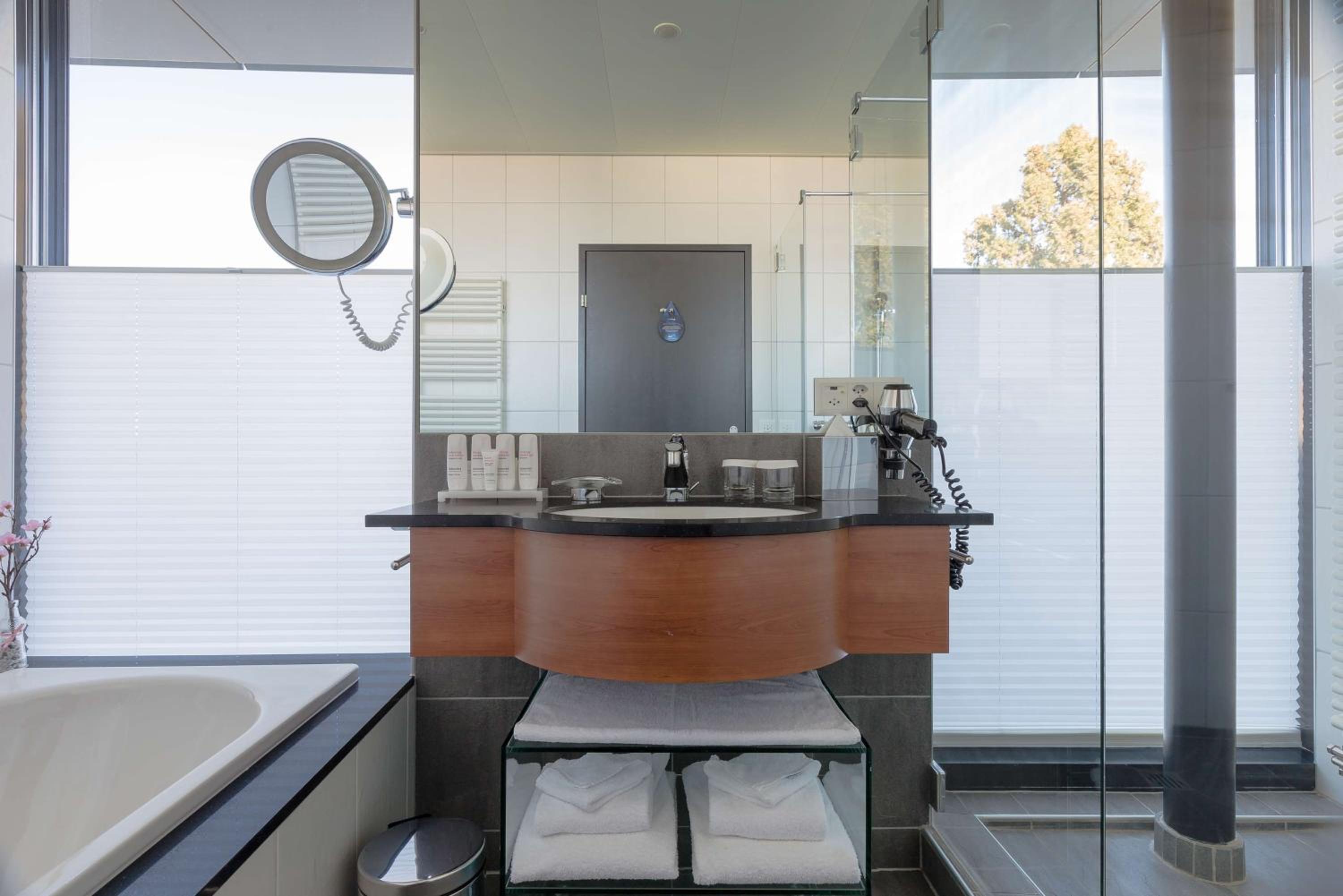 Suite with Terrace and City View - Photo 12