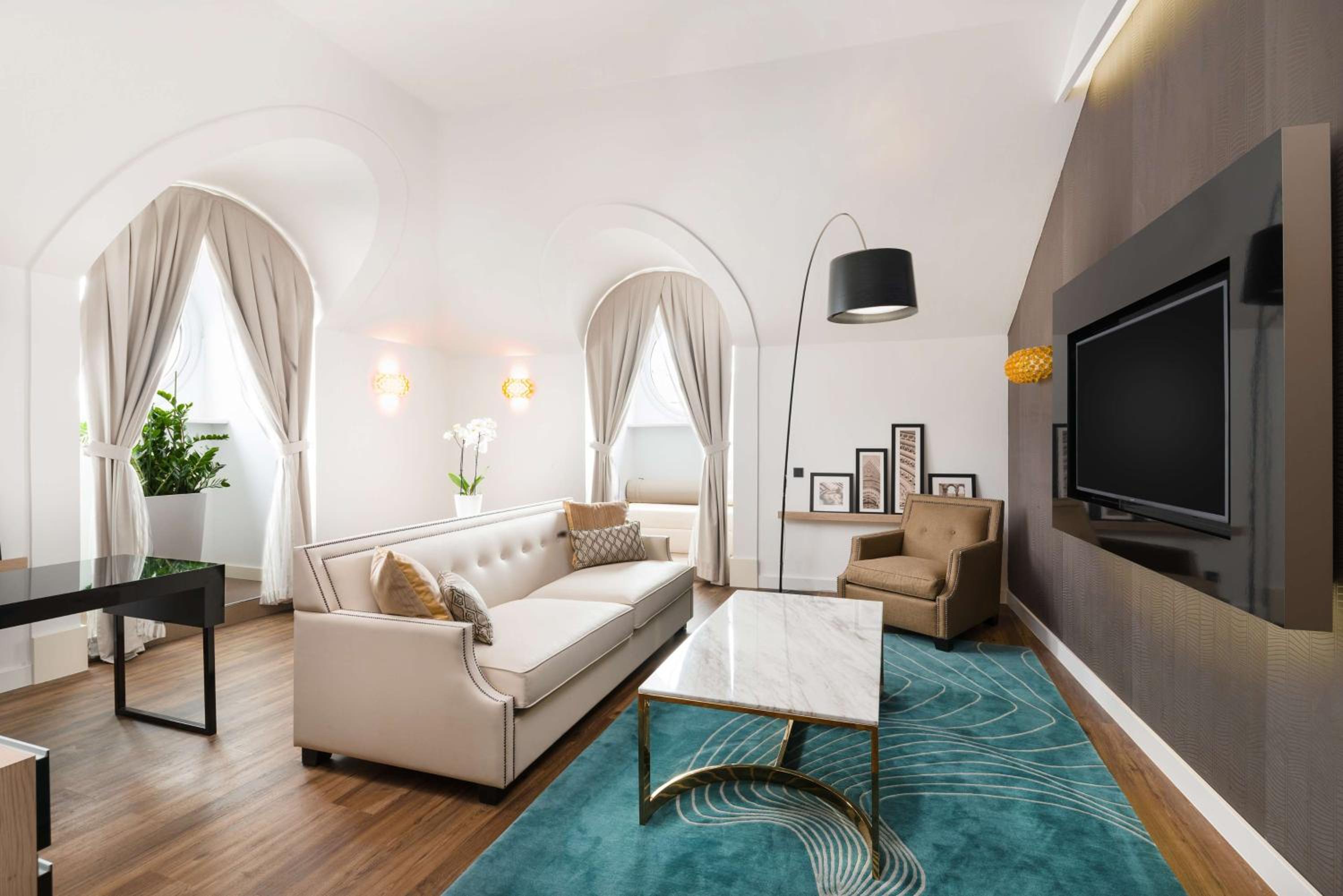 Suite - Photo 7