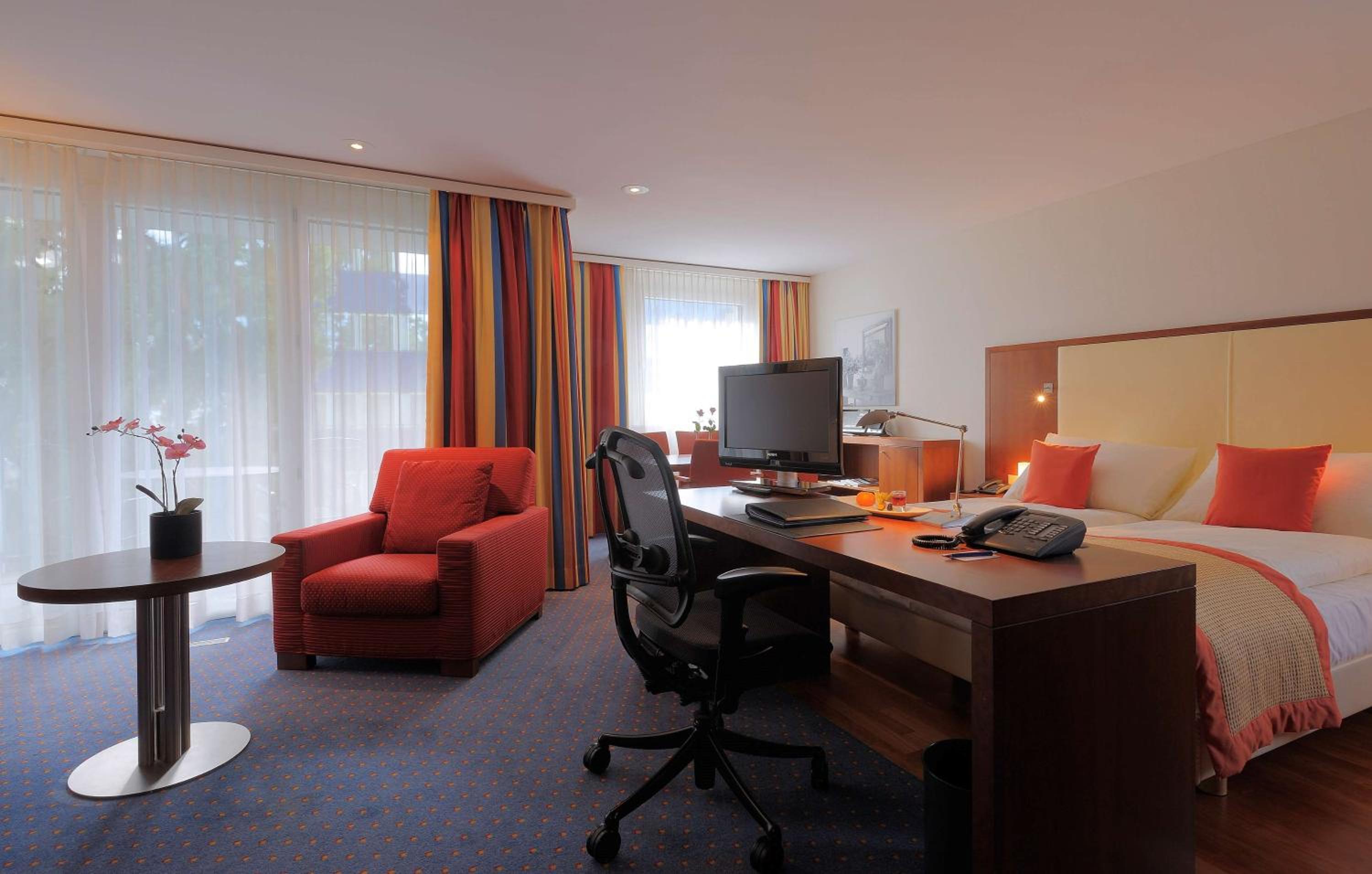Junior Suite with Balcony - Photo 1
