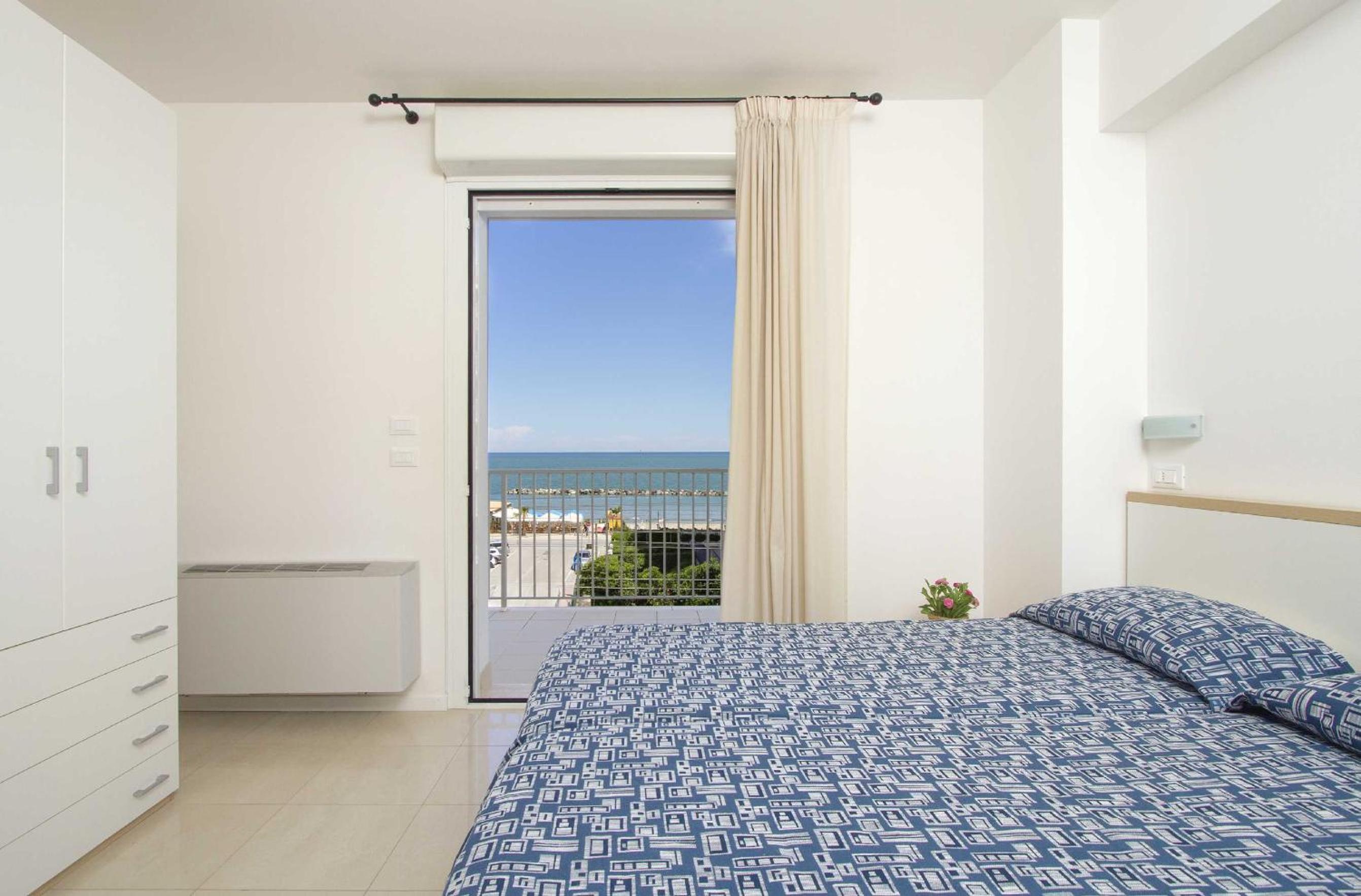Comfort Two-Bedroom Apartment (6 Adults) photo 1