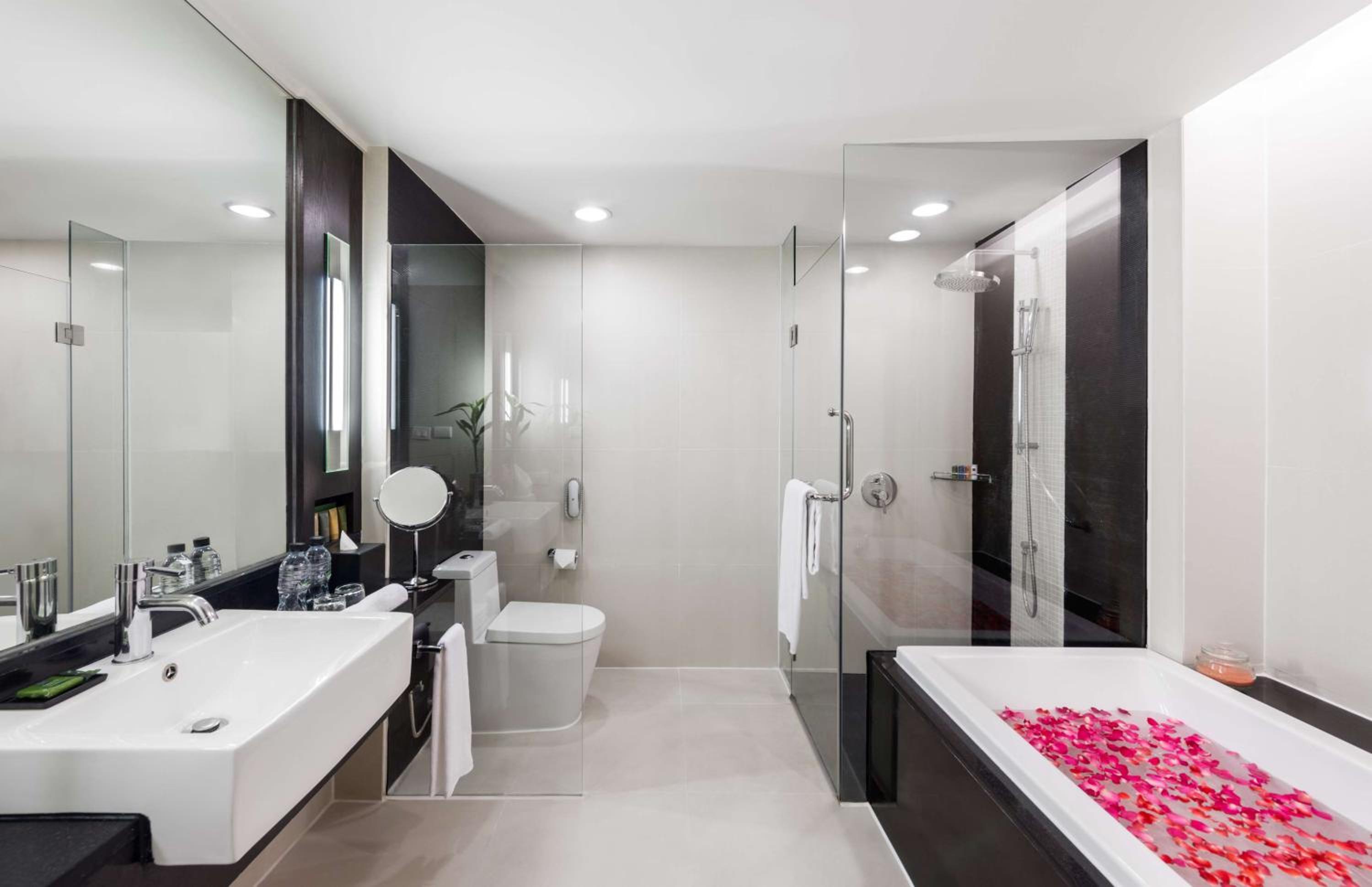 One-Bedroom Suite photo 3