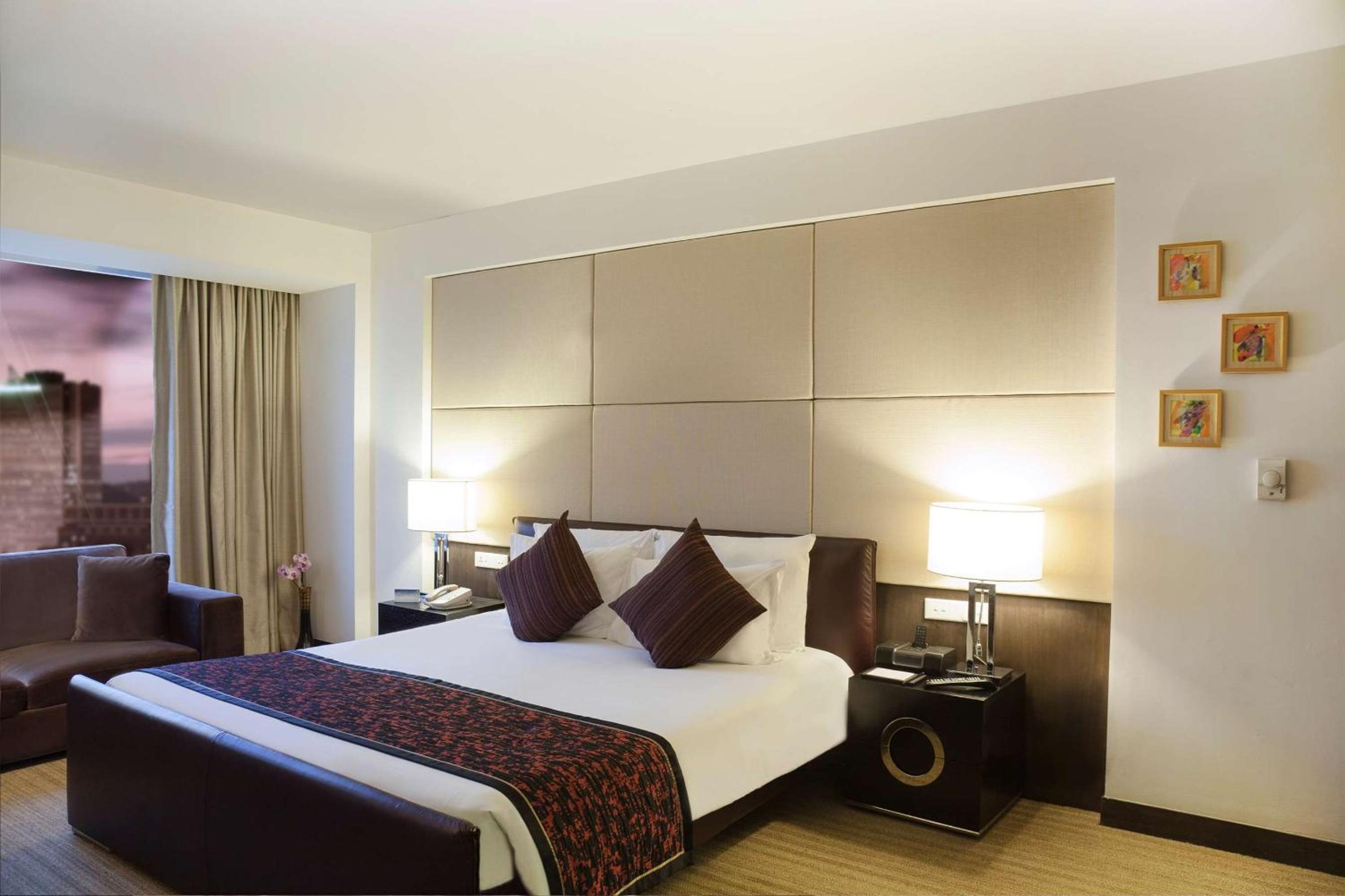 Standard Double or Twin Room - Photo 8