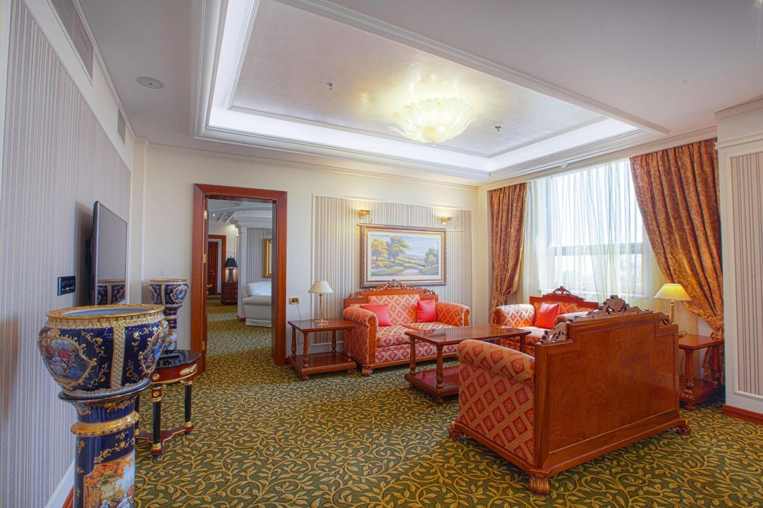 Presidential Suite with Whirlpool photo 1