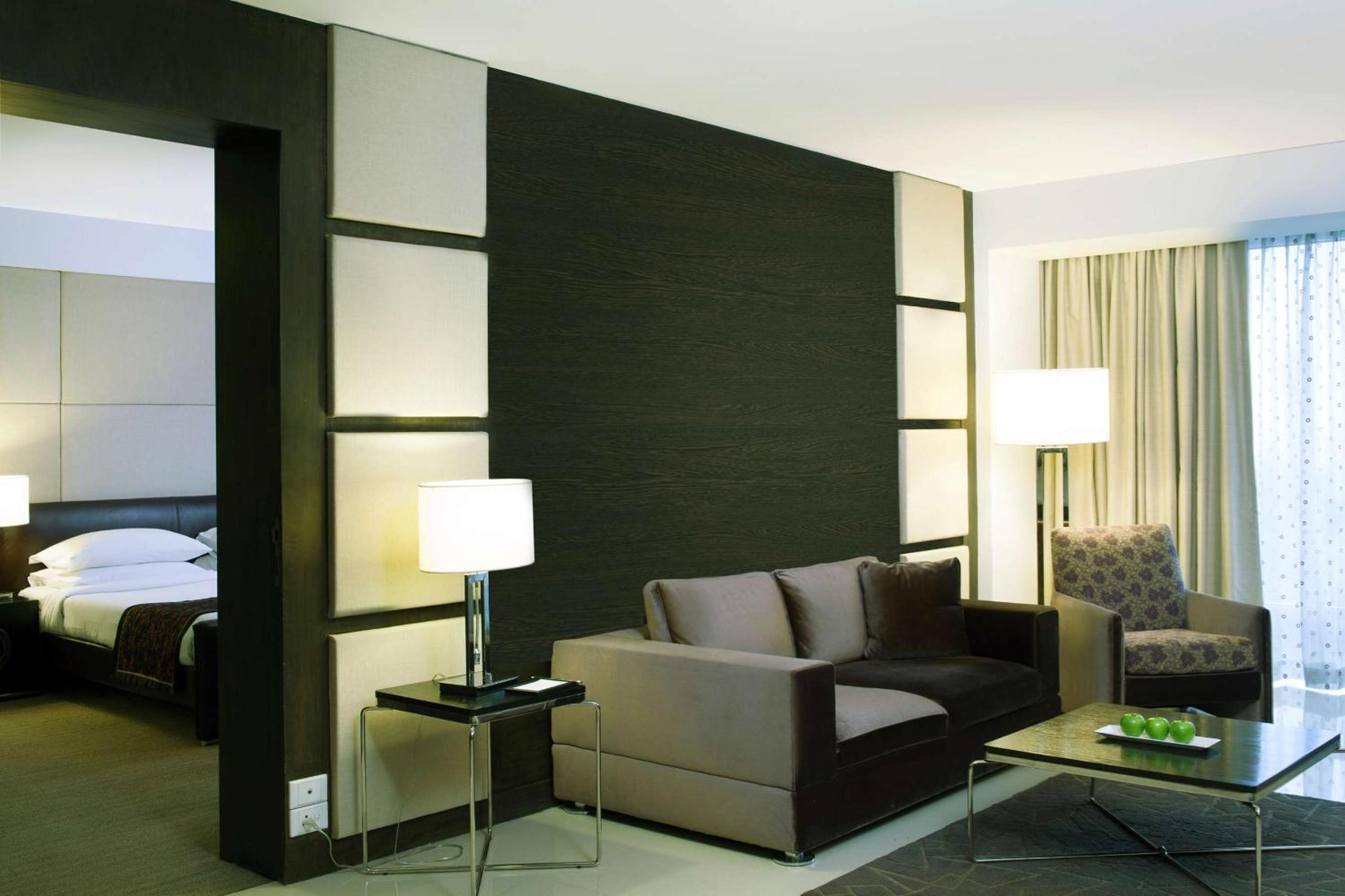 Junior Suite with Complimentary 2 IMFL Drinks , 2 Pieces of Laundry per stay and 20% discount on Spa. - Photo 8