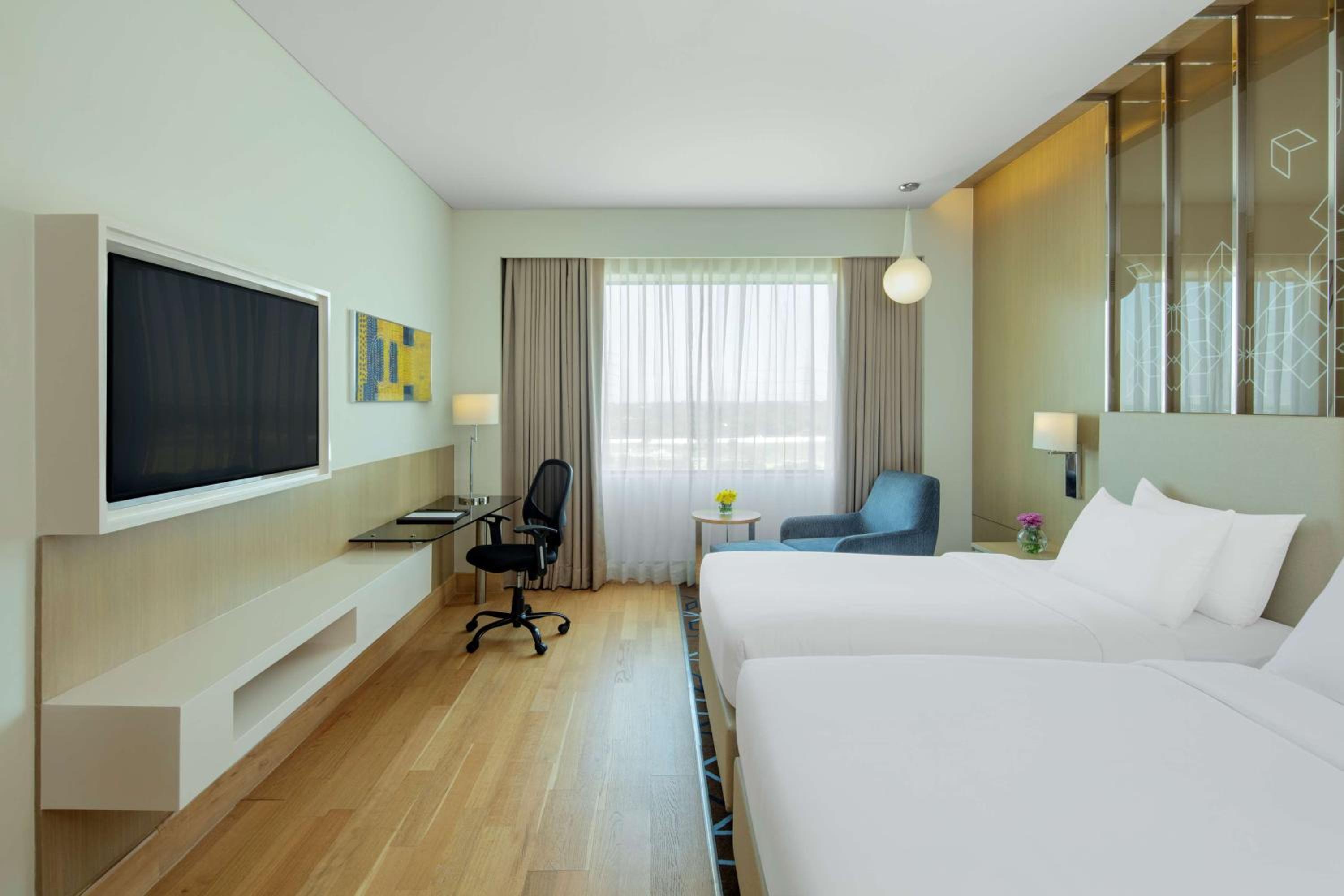 Deluxe Room with 15% Discount on Food & Beverages, 1+1 IMFL Happy Hours, 15% Discount on Spa, Early Check-in by 11 AM & Late check-out by 3 PM (Subject to availability) & 2 Pieces Laundry (Washing & Ironing) - Photo 7