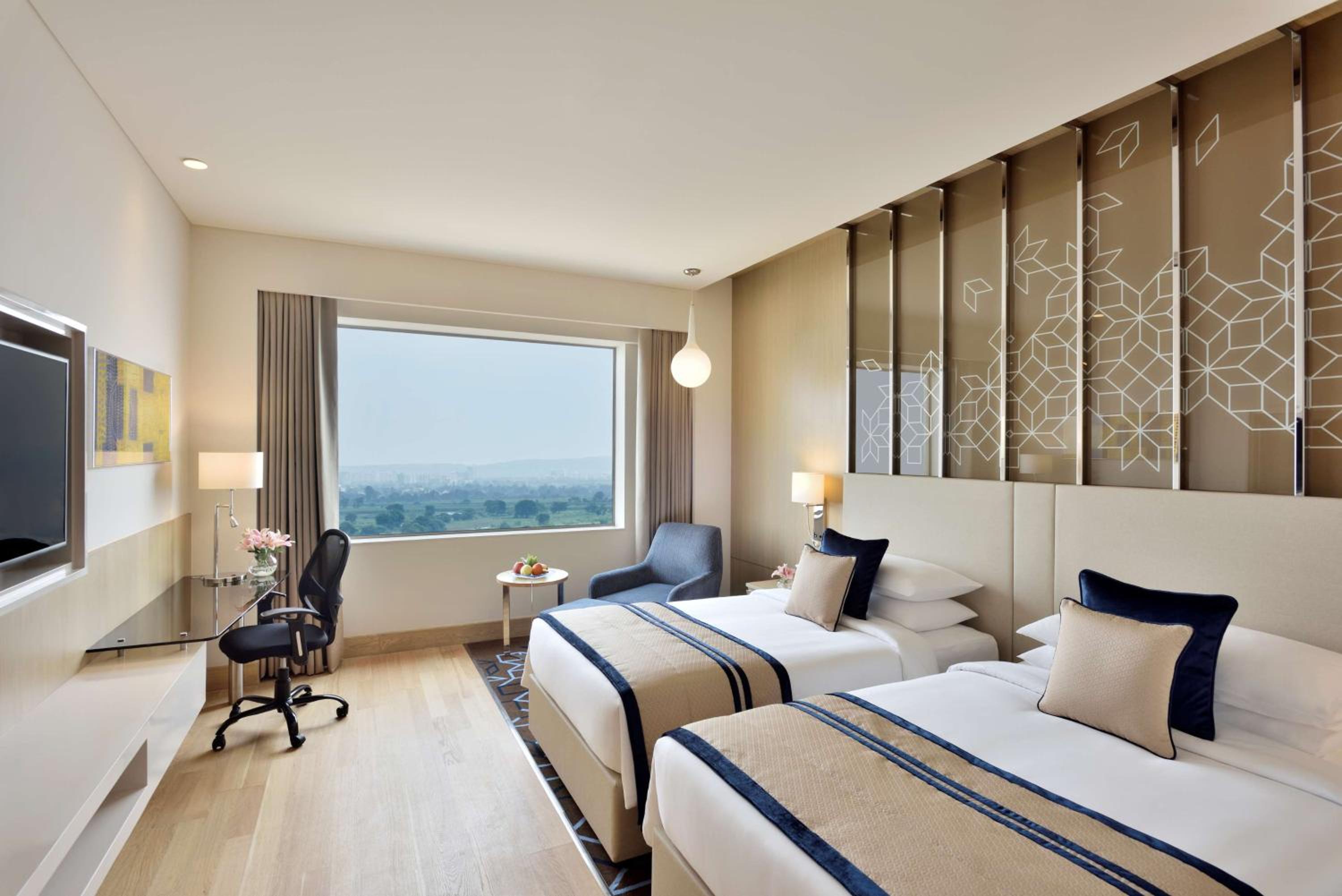 Deluxe Room with 15% Discount on Food & Beverages, 1+1 IMFL Happy Hours, 15% Discount on Spa, Early Check-in by 11 AM & Late check-out by 3 PM (Subject to availability) & 2 Pieces Laundry (Washing & Ironing) - Photo 9