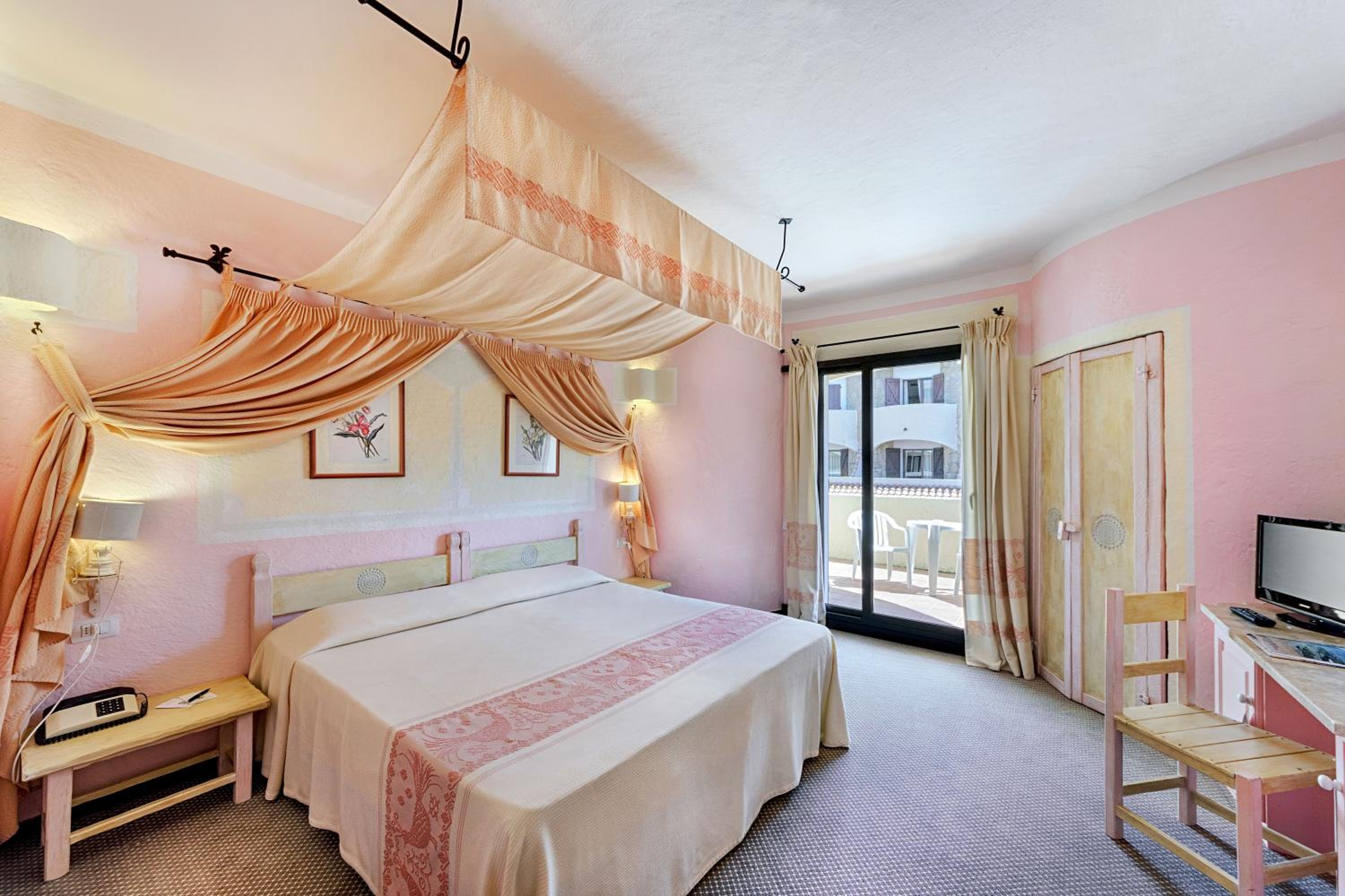 Double or Twin Room with Side Sea View - Photo 1