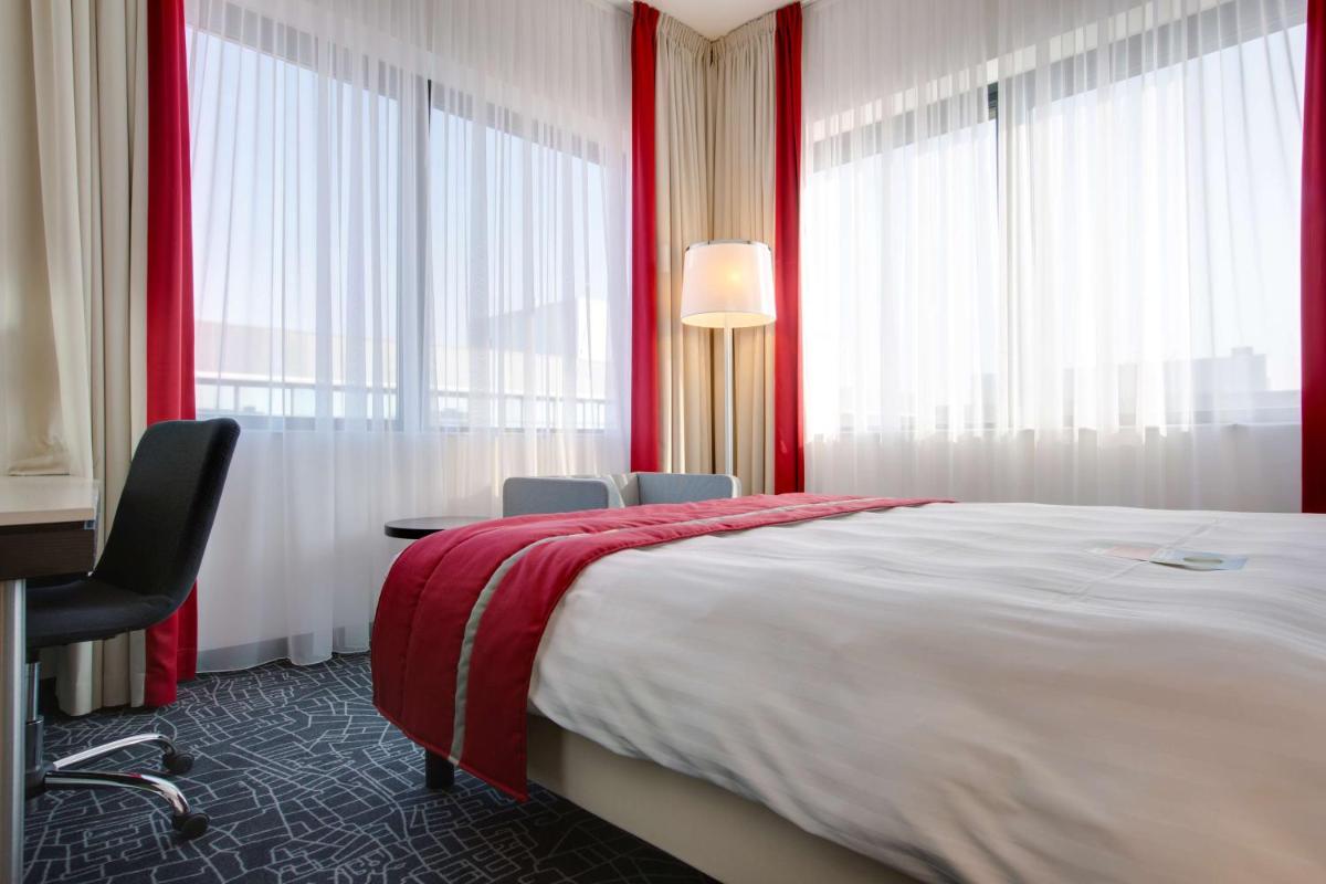 Superior Room with Airport View