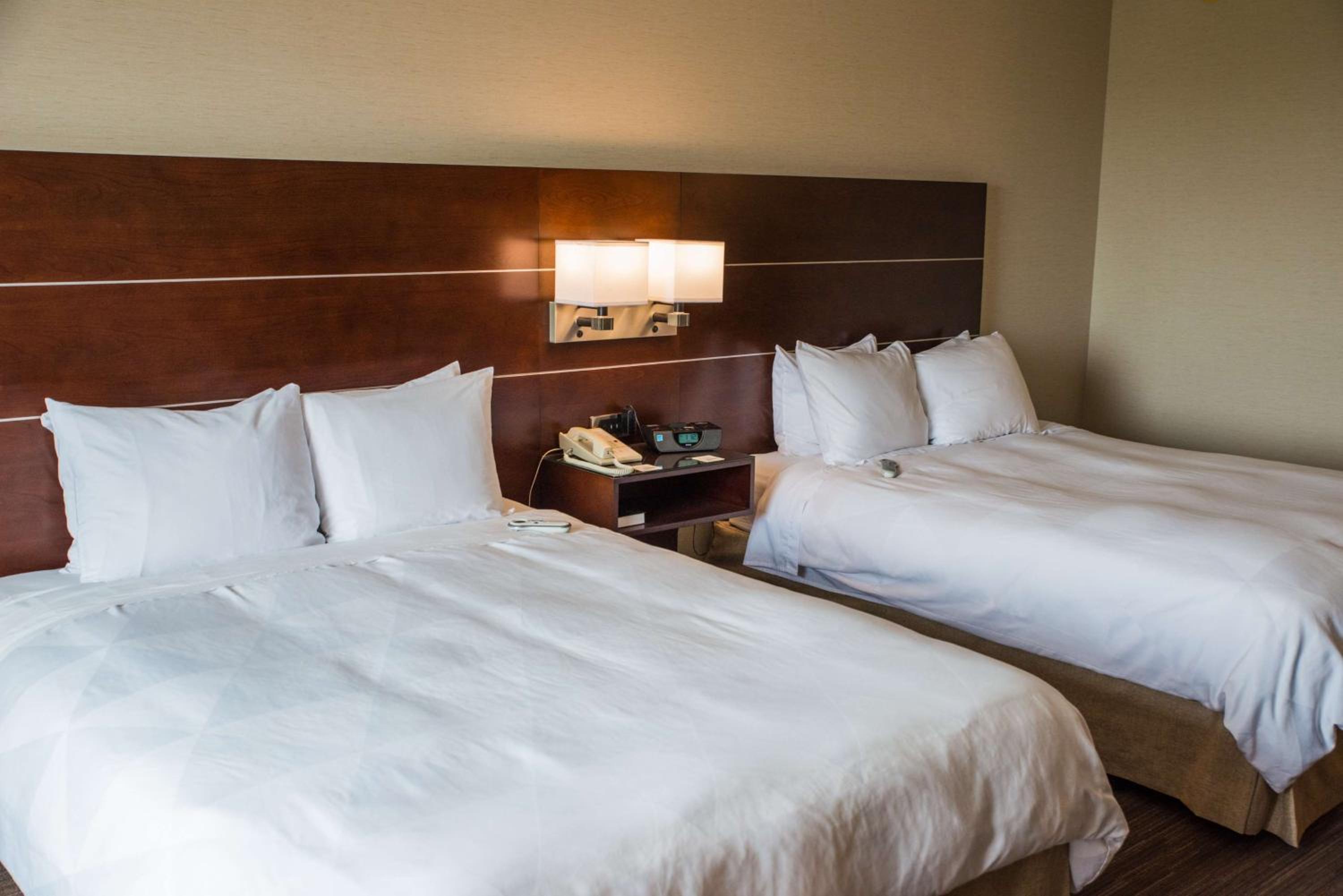 Queen Room with Two Queen Beds - Non-Smoking - Photo 1