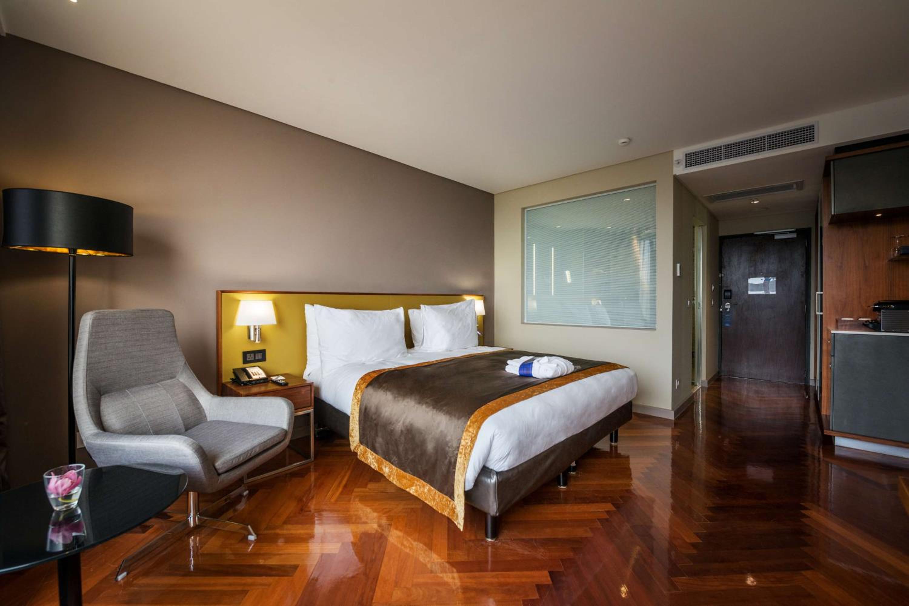 Executive Room with Lounge Access - Photo 4