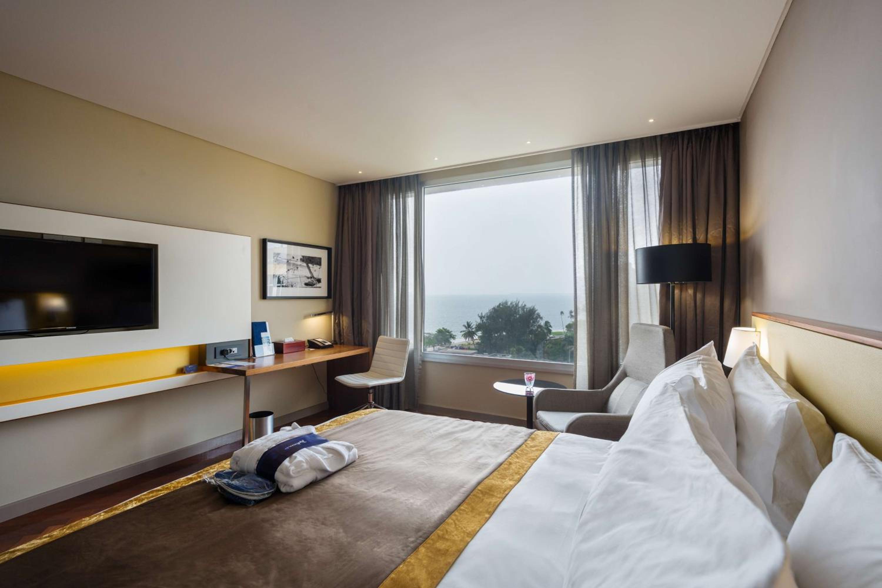 Executive Room with Lounge Access - Photo 5