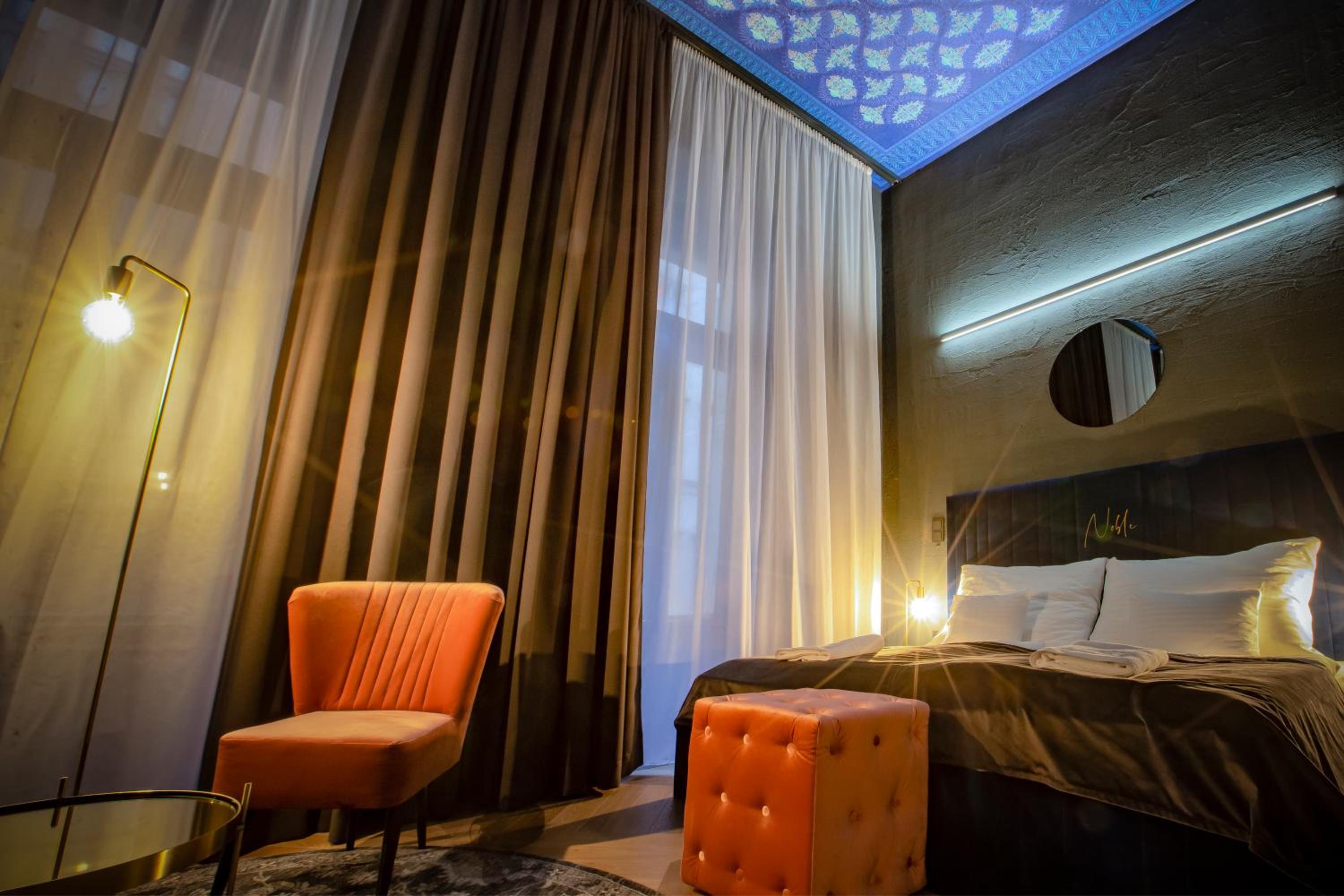 Deluxe Double Room - Photo 12