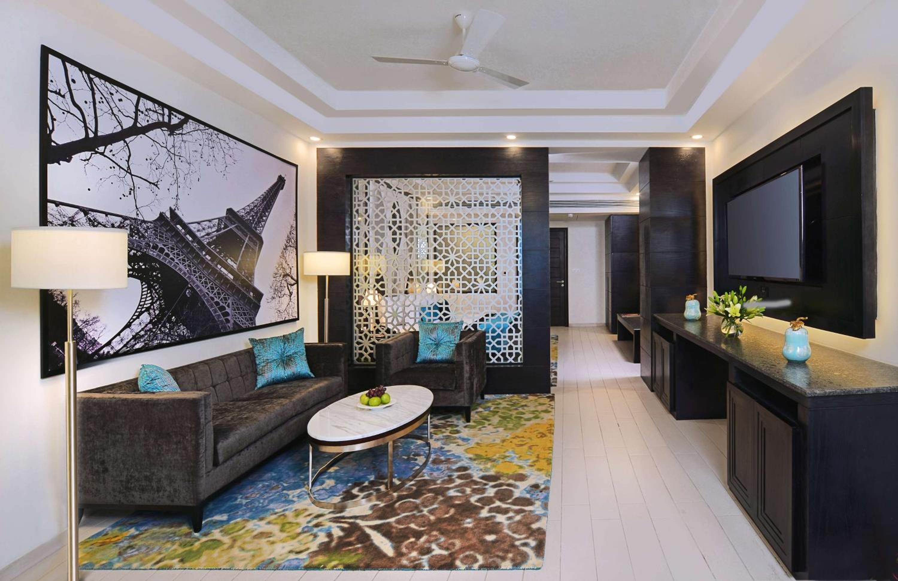 Executive Suite - Photo 1