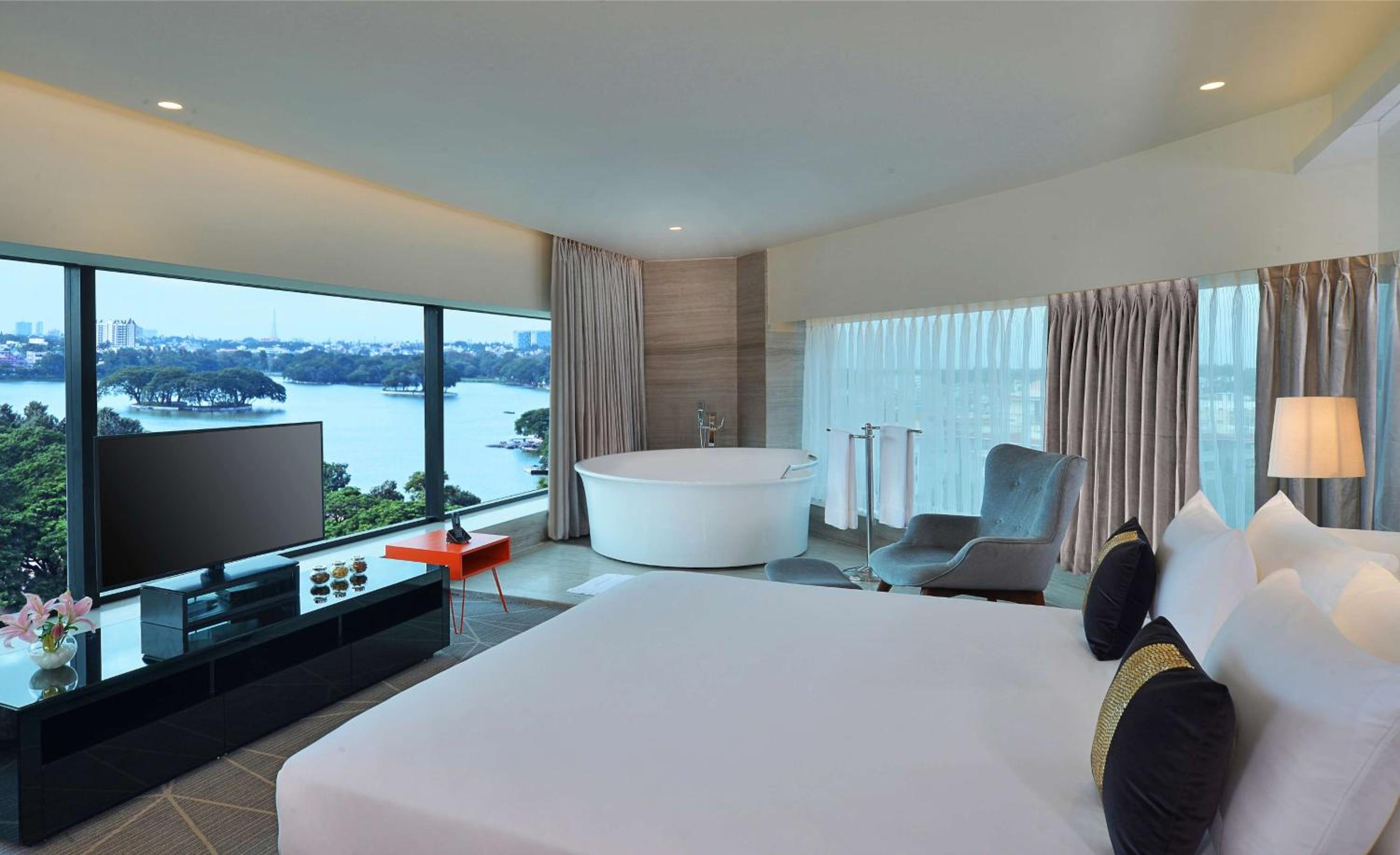 One Bedroom Suite - Lounge Access