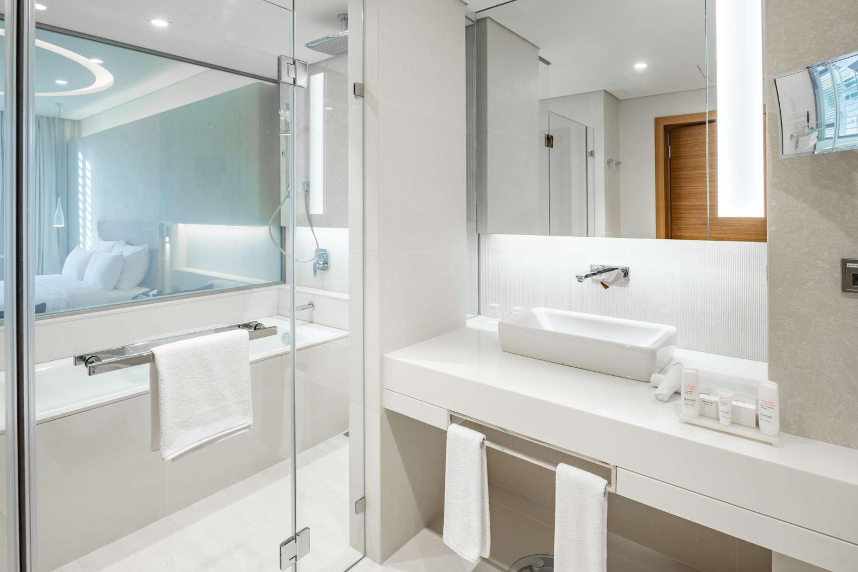 Presidential Suite with Lounge Access photo 3