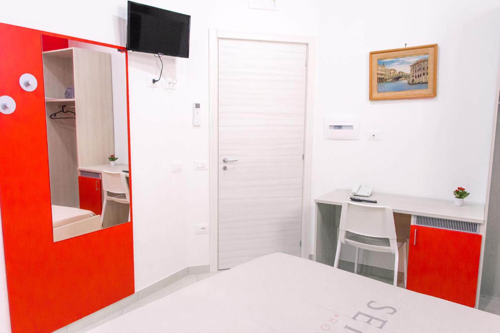 Single Room photo 1