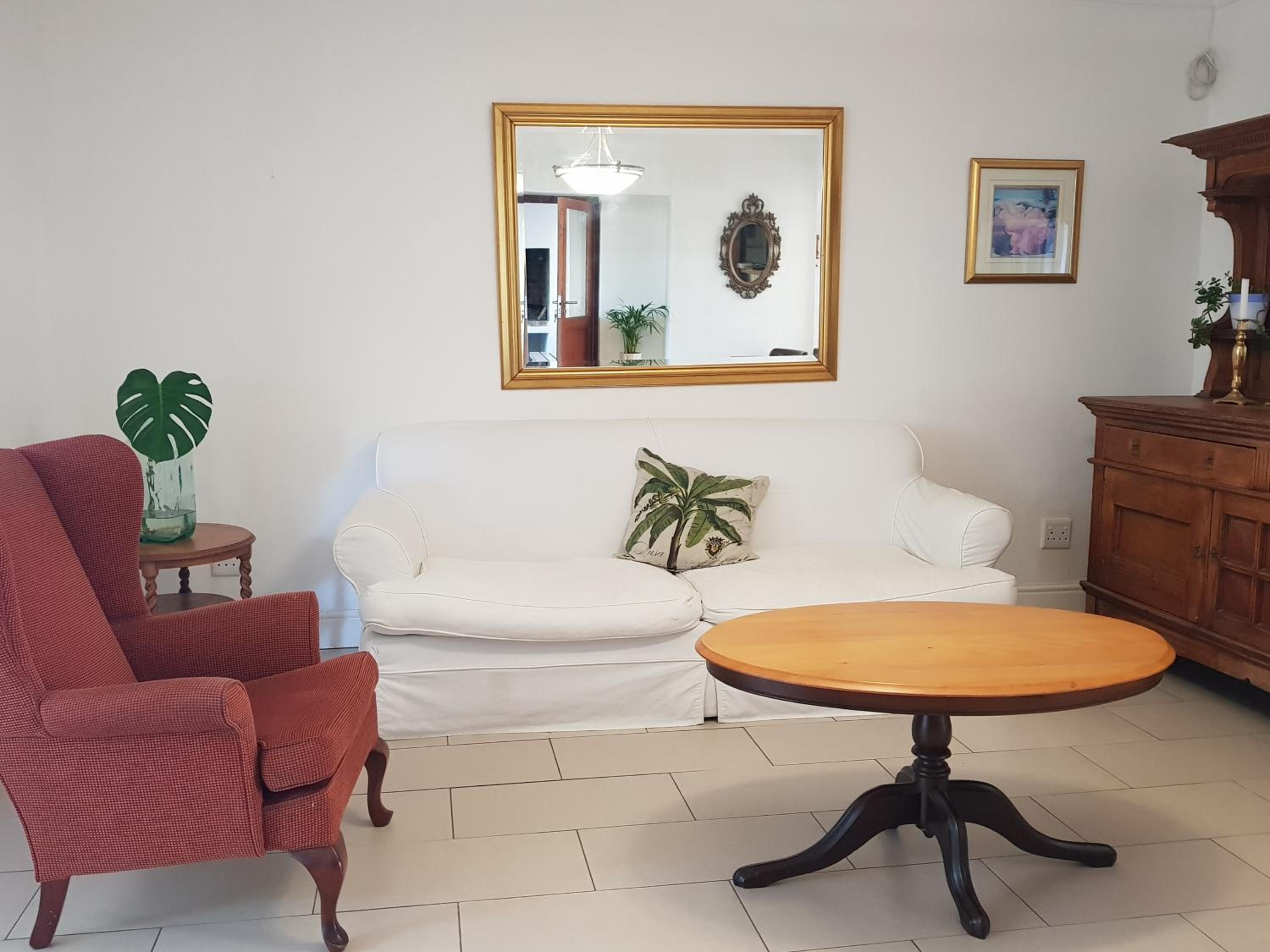 Suite - Photo 1