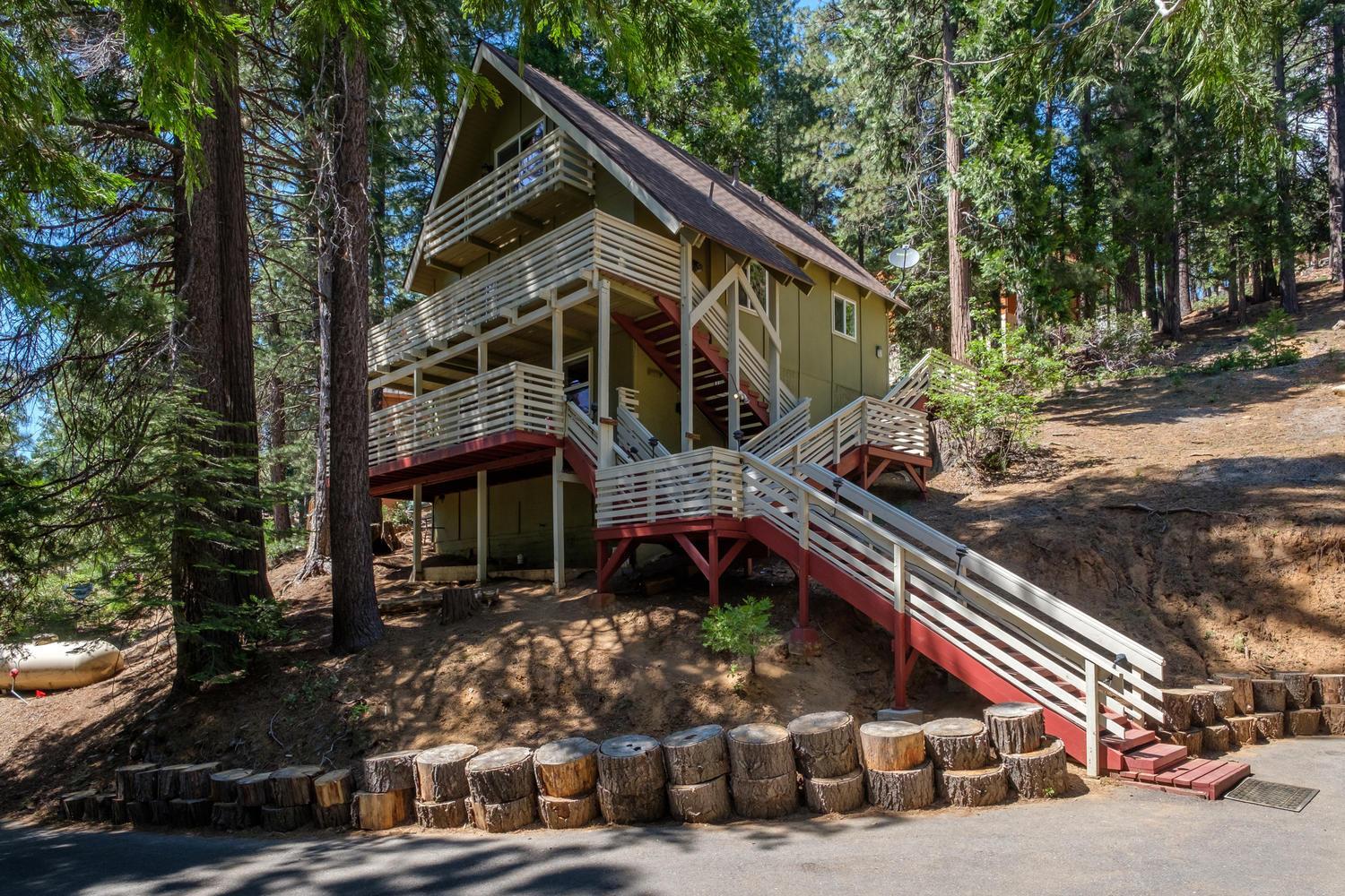 Three-Bedroom House photo 2