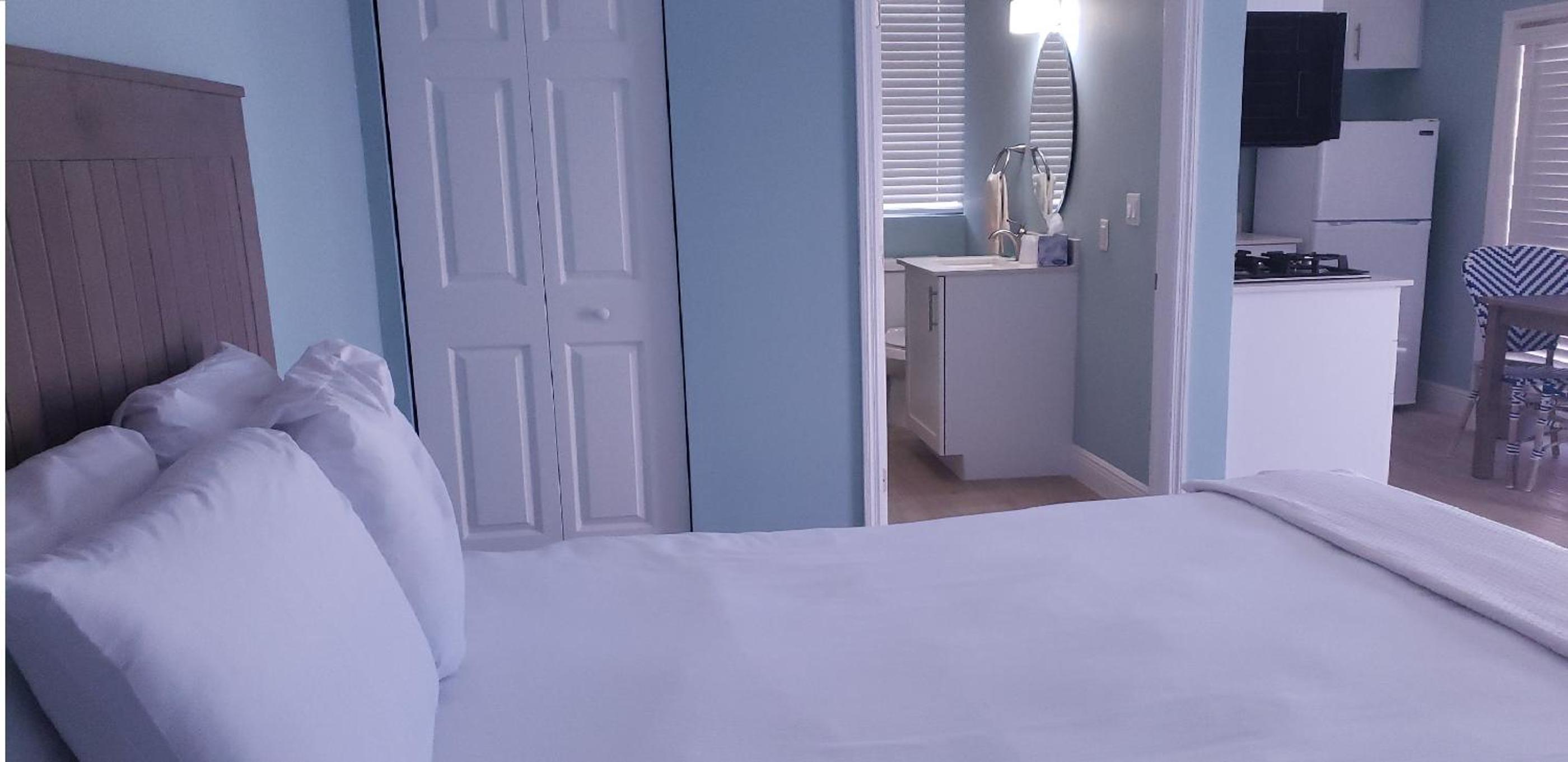 Efficiency Queen Room - Photo 3