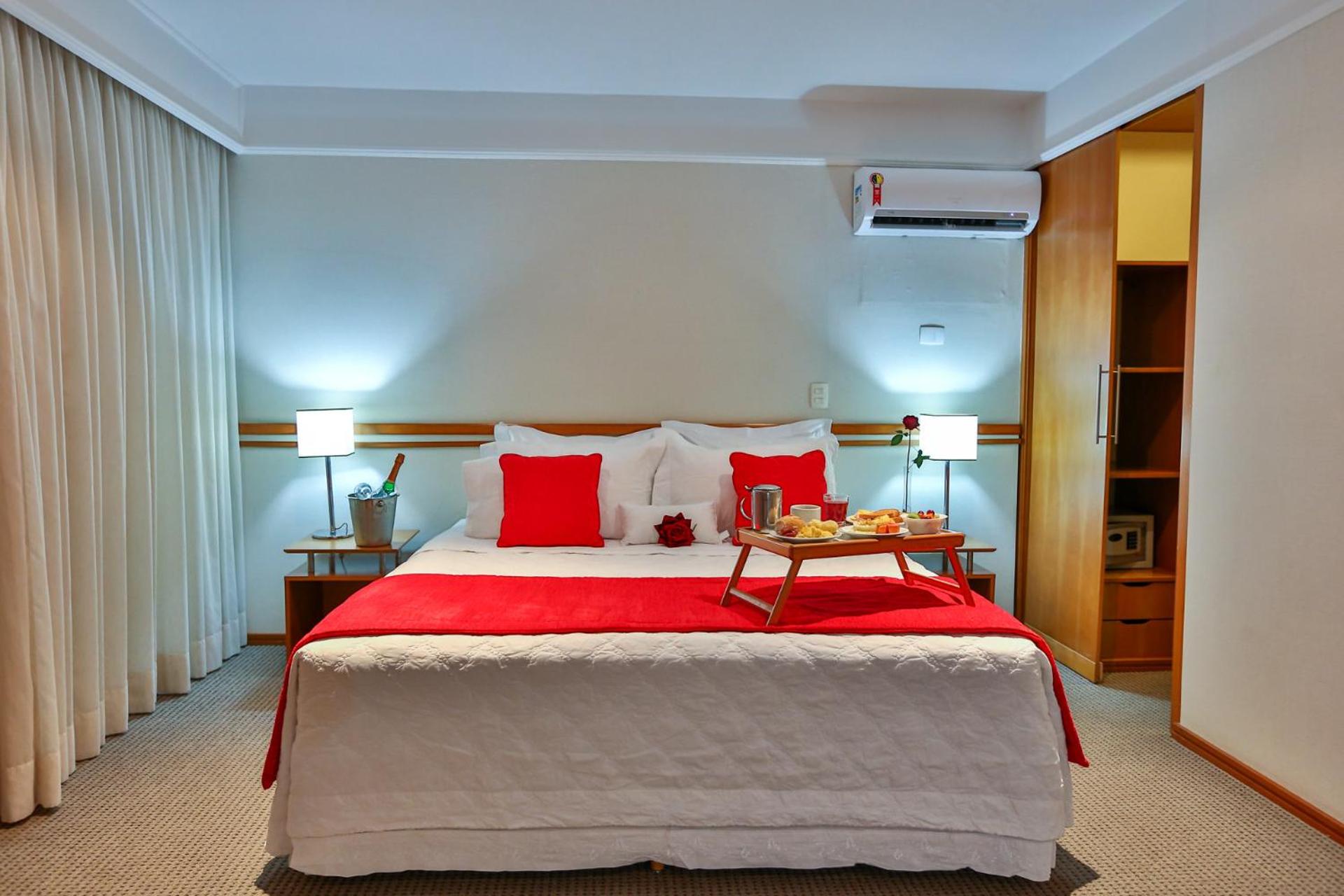 Deluxe King Suite photo 2