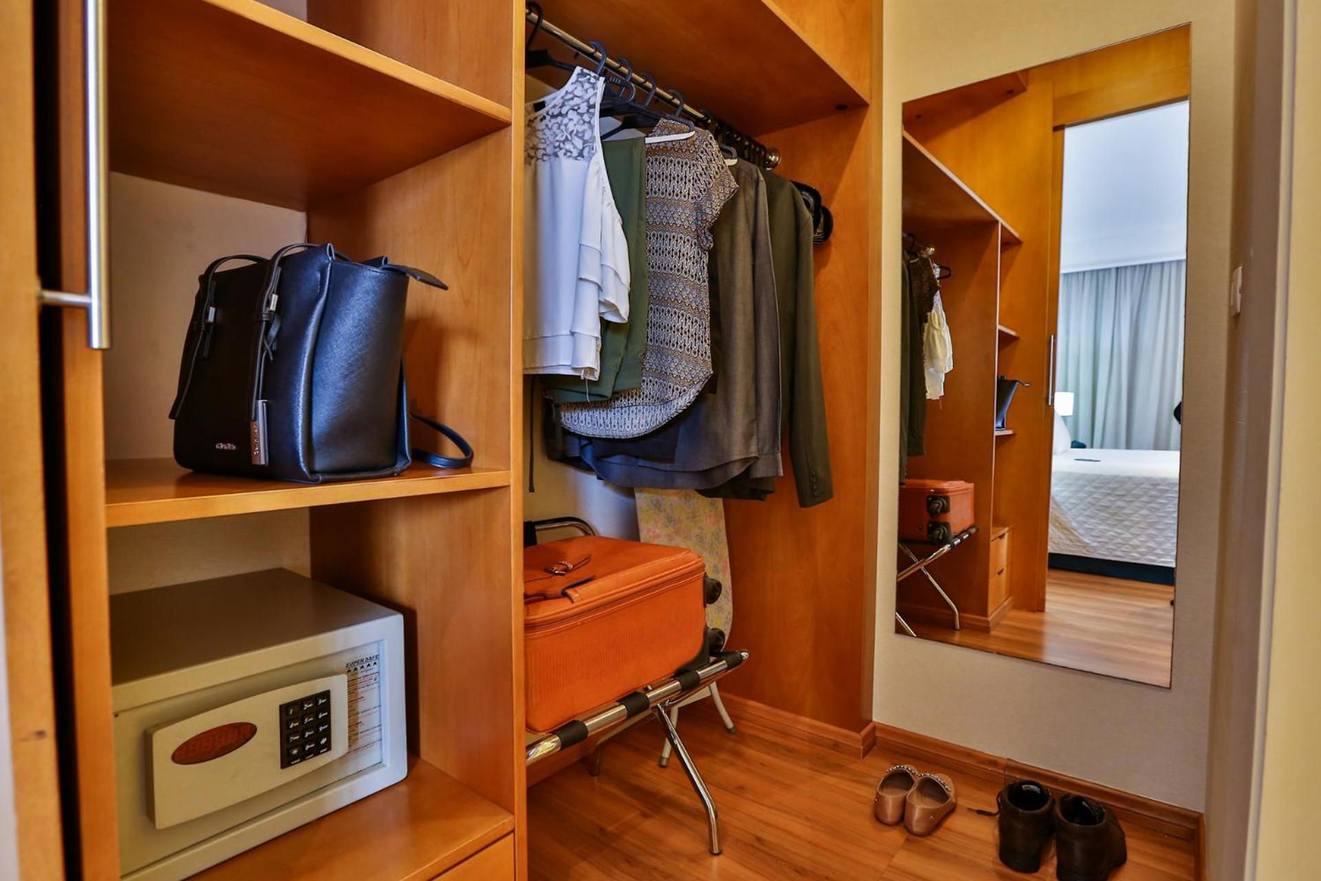 Superior Suite - Photo 7