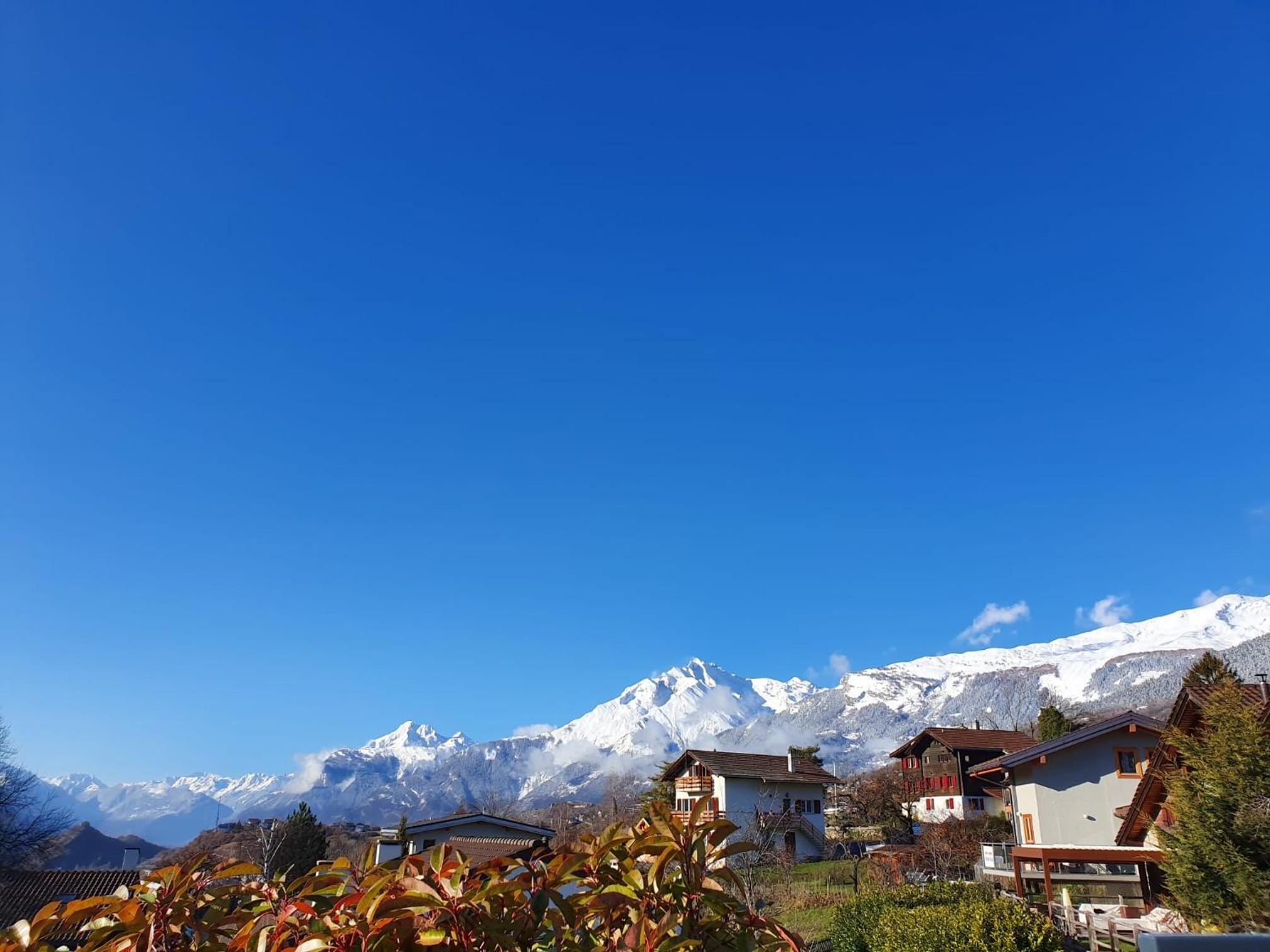 Apartment with Mountain View photo 2