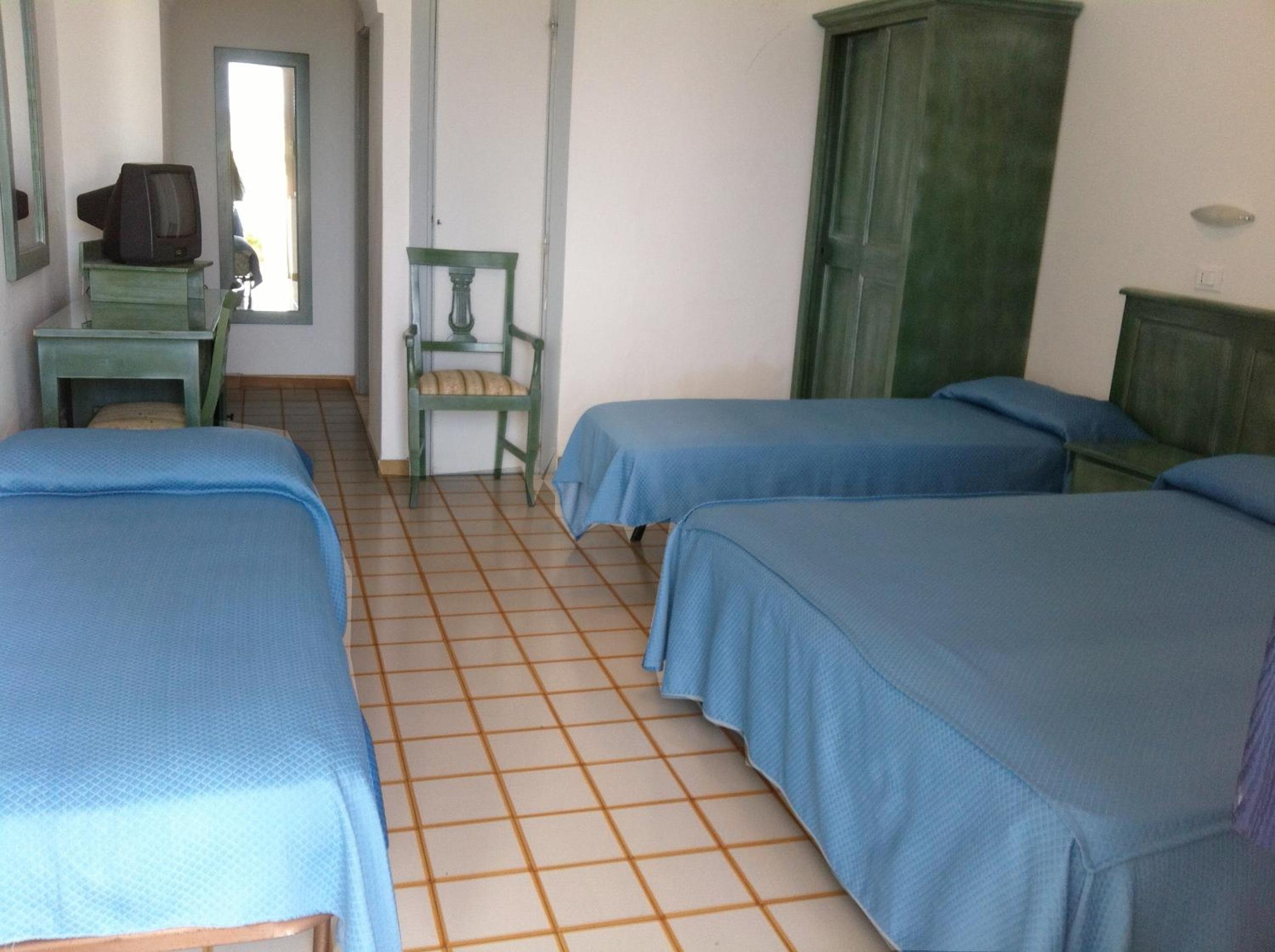 Quadruple Room - Photo 7