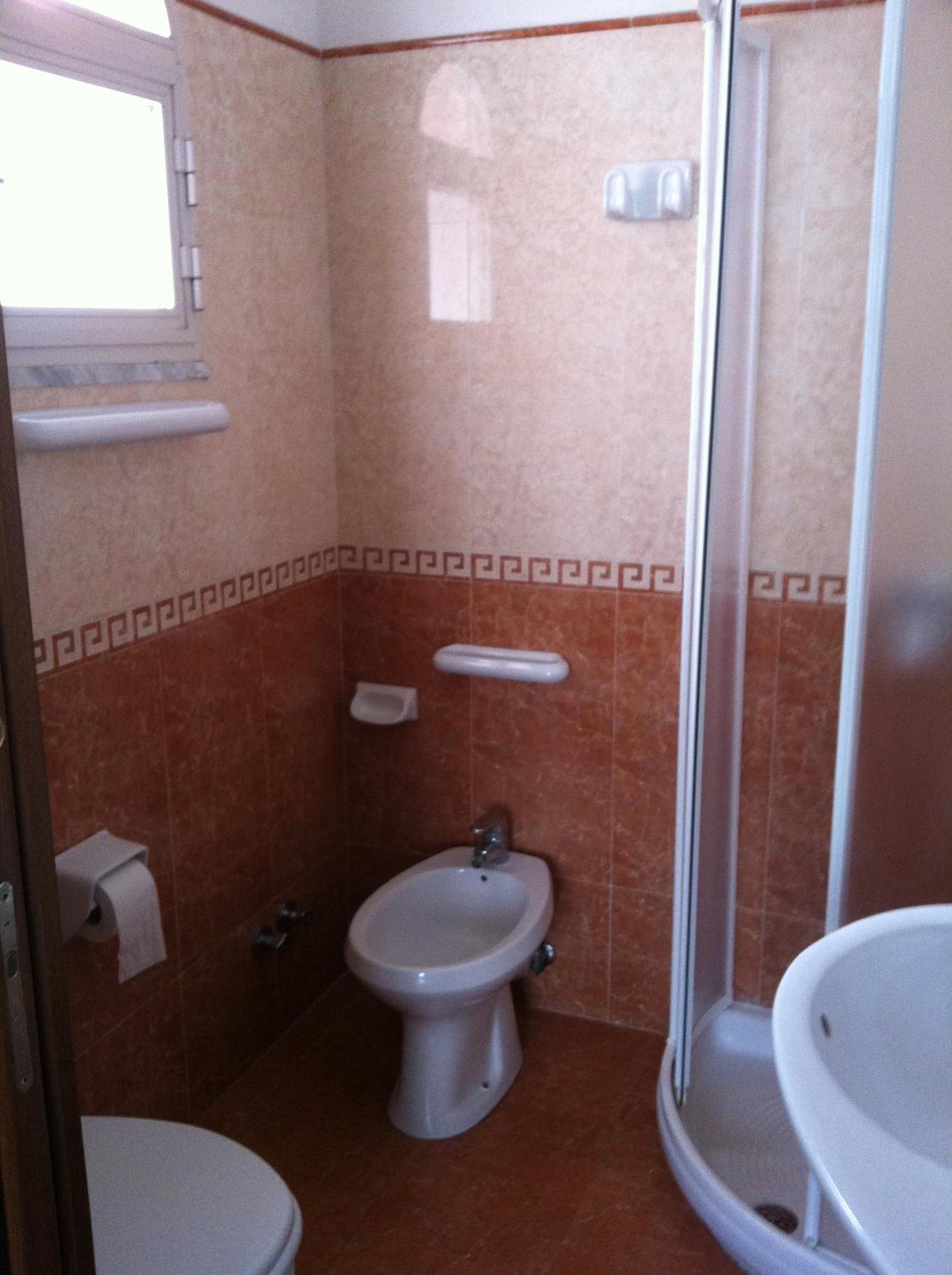 Standard Double Room - Photo 10