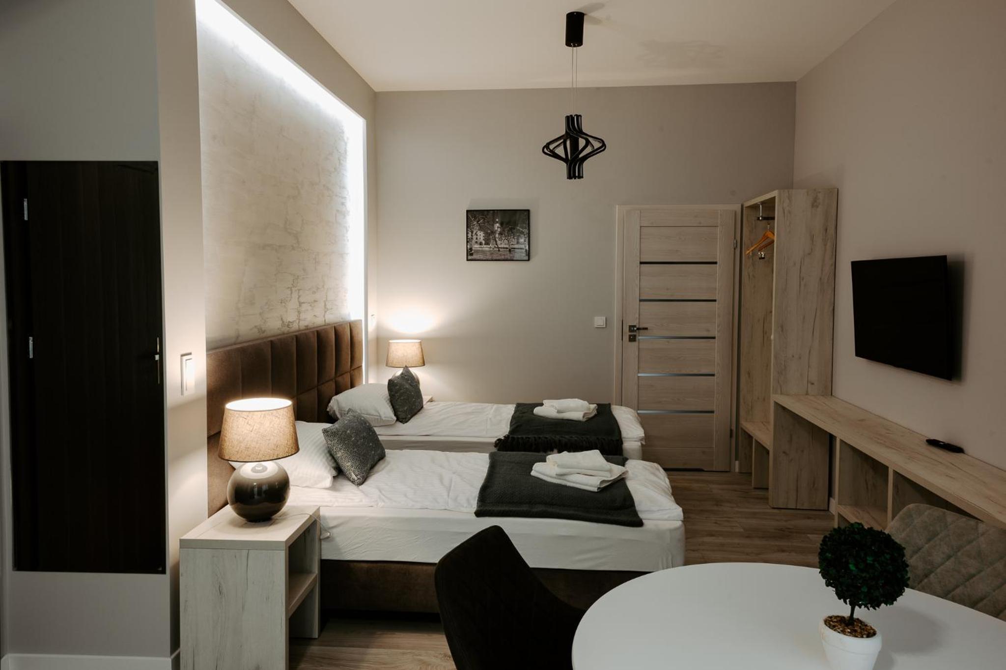 Triple Room with Bathroom - Photo 13