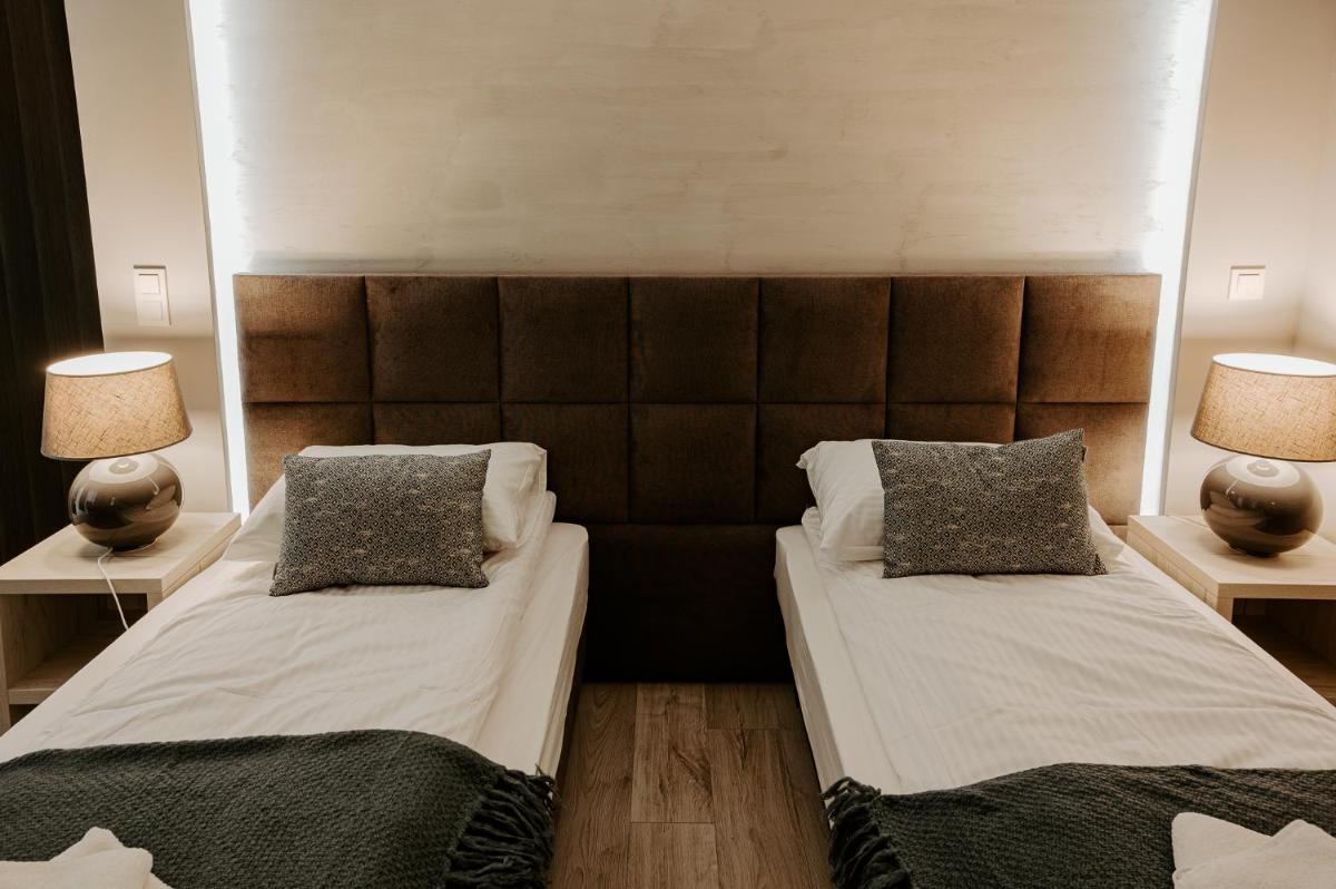 Triple Room with Bathroom - Photo 12