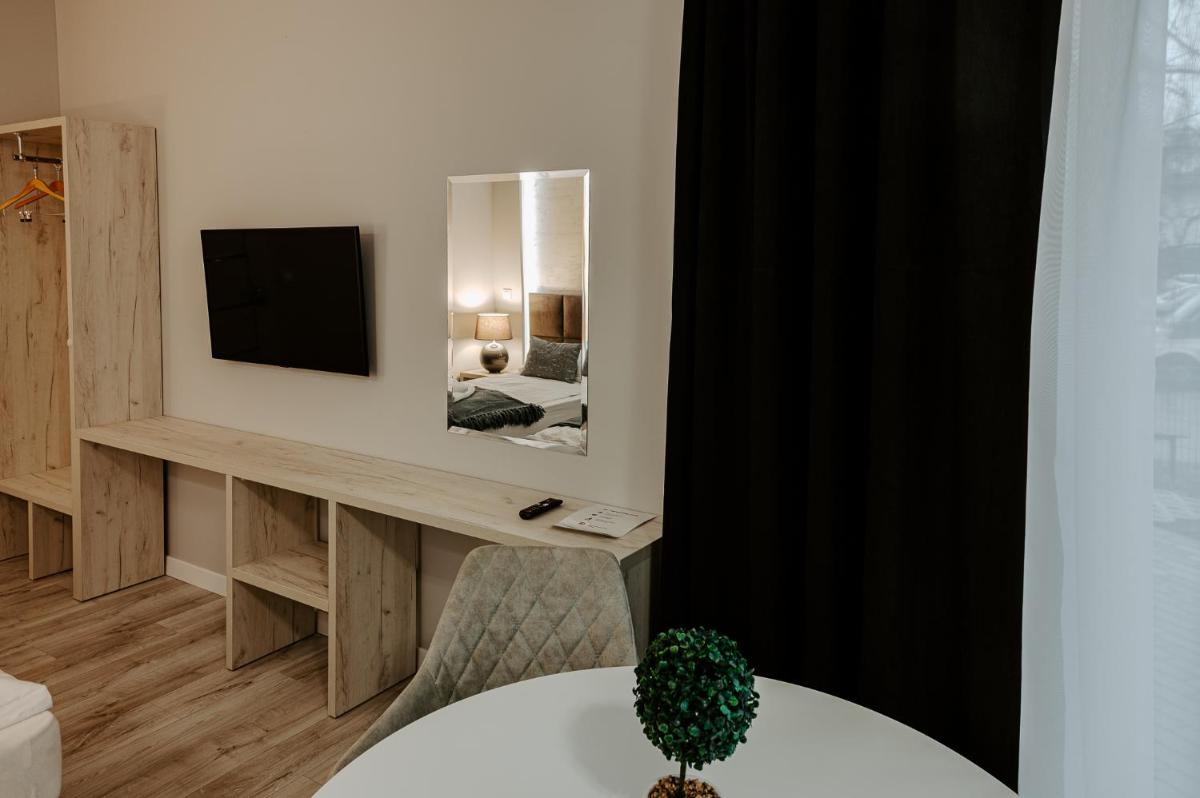 Triple Room with Bathroom - Photo 2