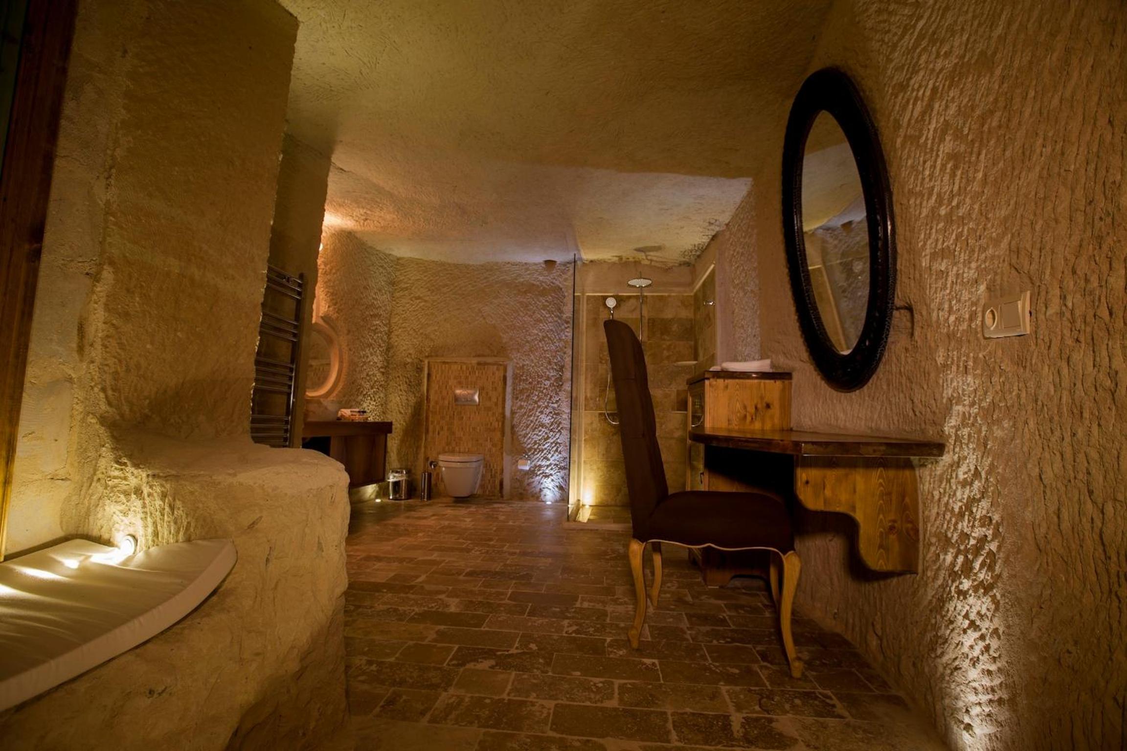 Cave Suite - Photo 12