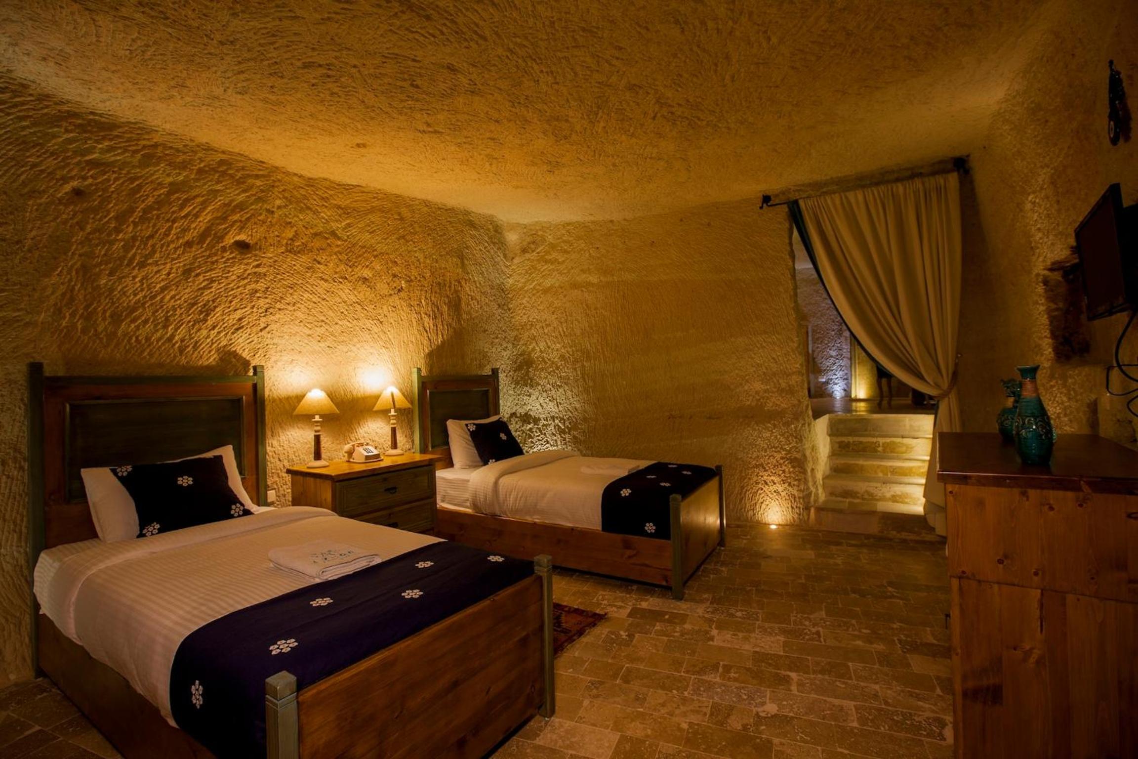 Cave Suite - Photo 2