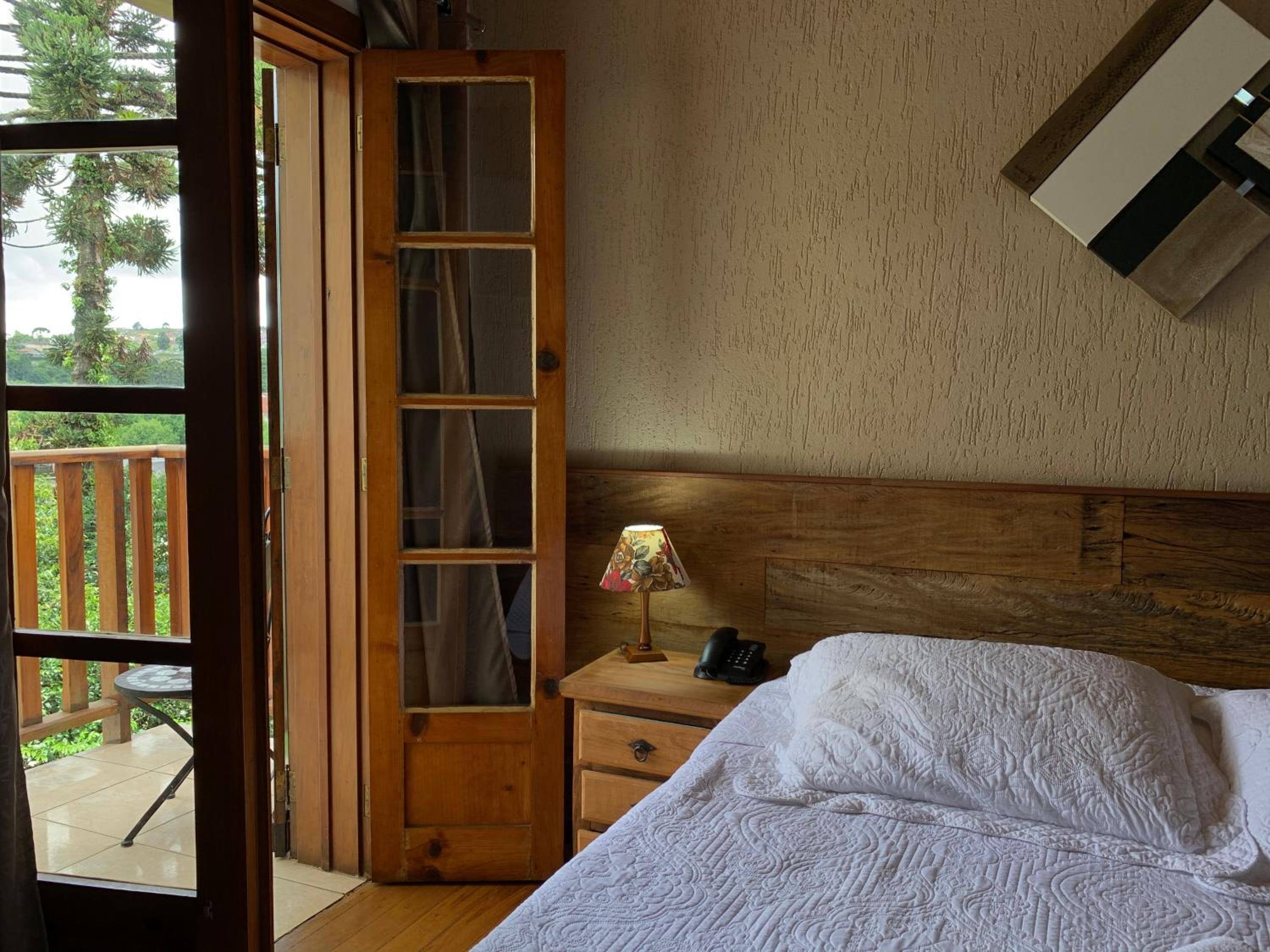 Deluxe Double Room with Balcony photo 3