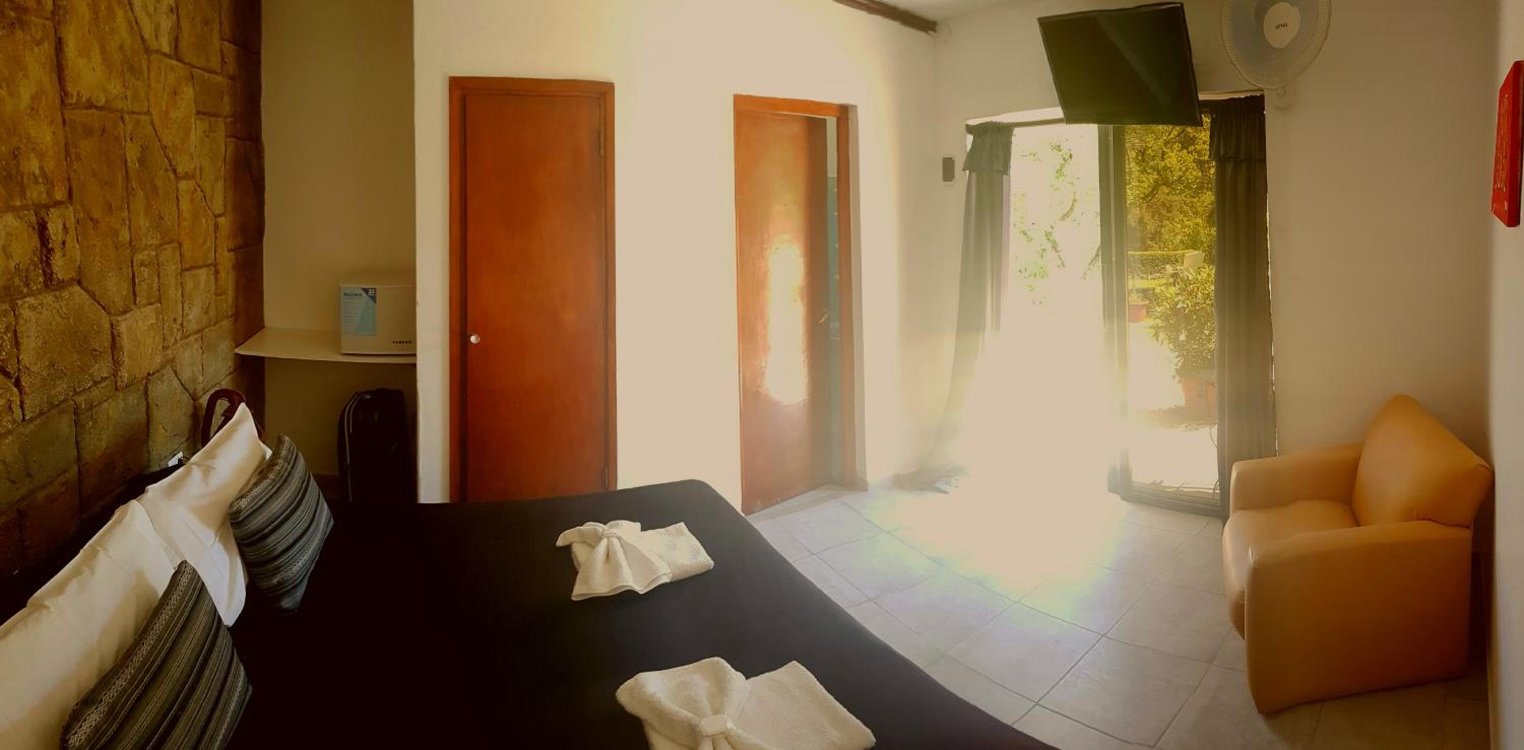 Double Or Twin Room With Private Bathroom photo 3