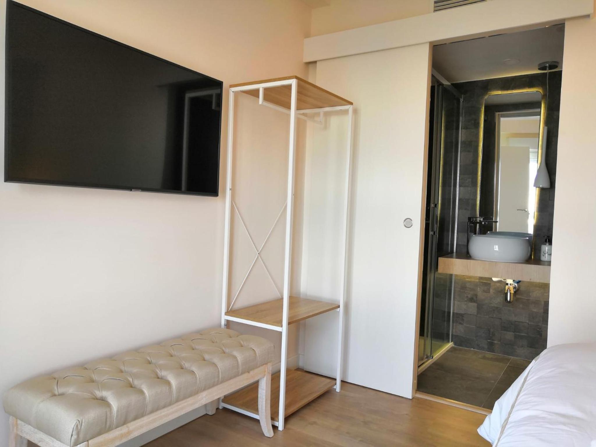 Three-Bedroom Apartment - Photo 35