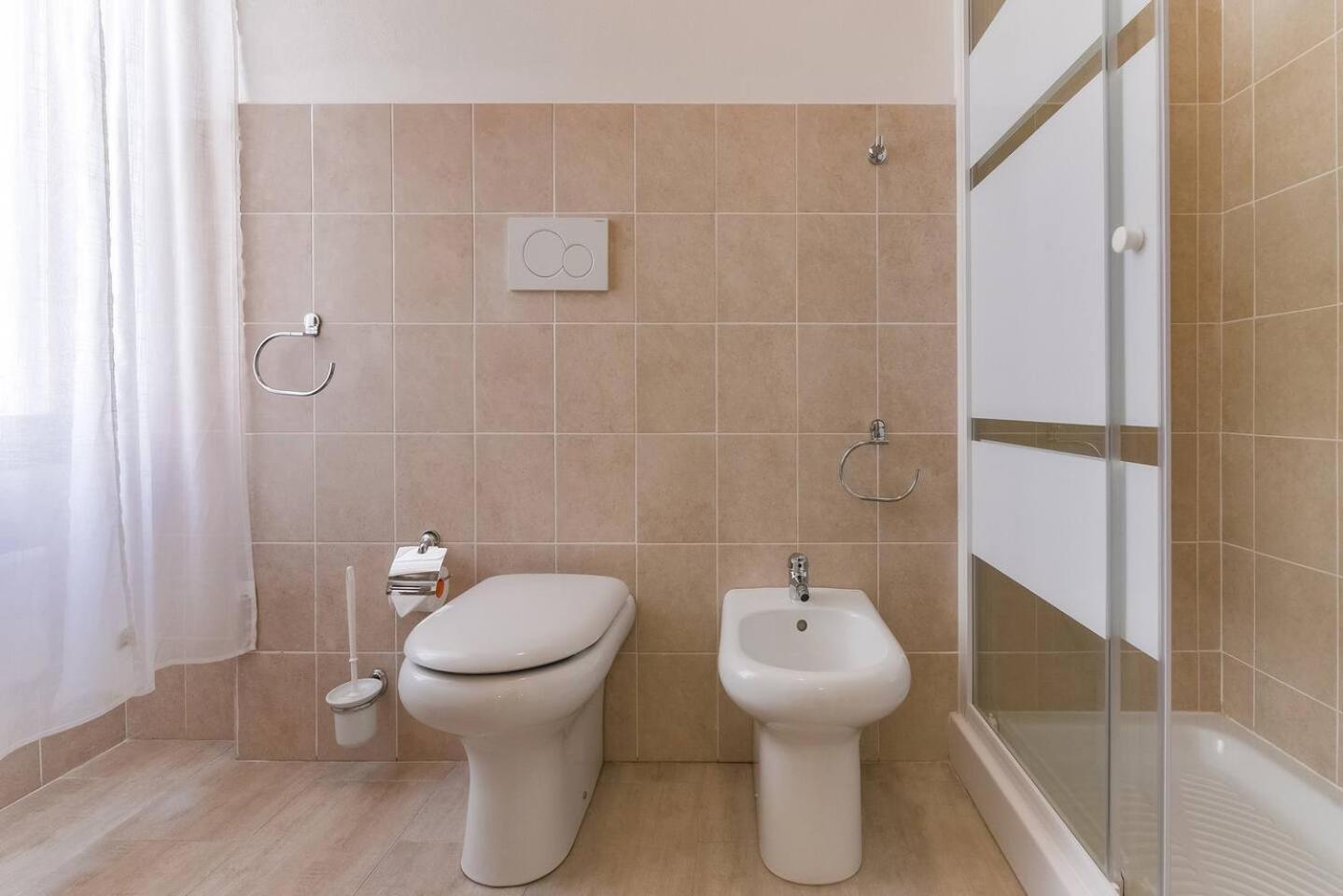 Triple Room with Private Bathroom - Photo 9
